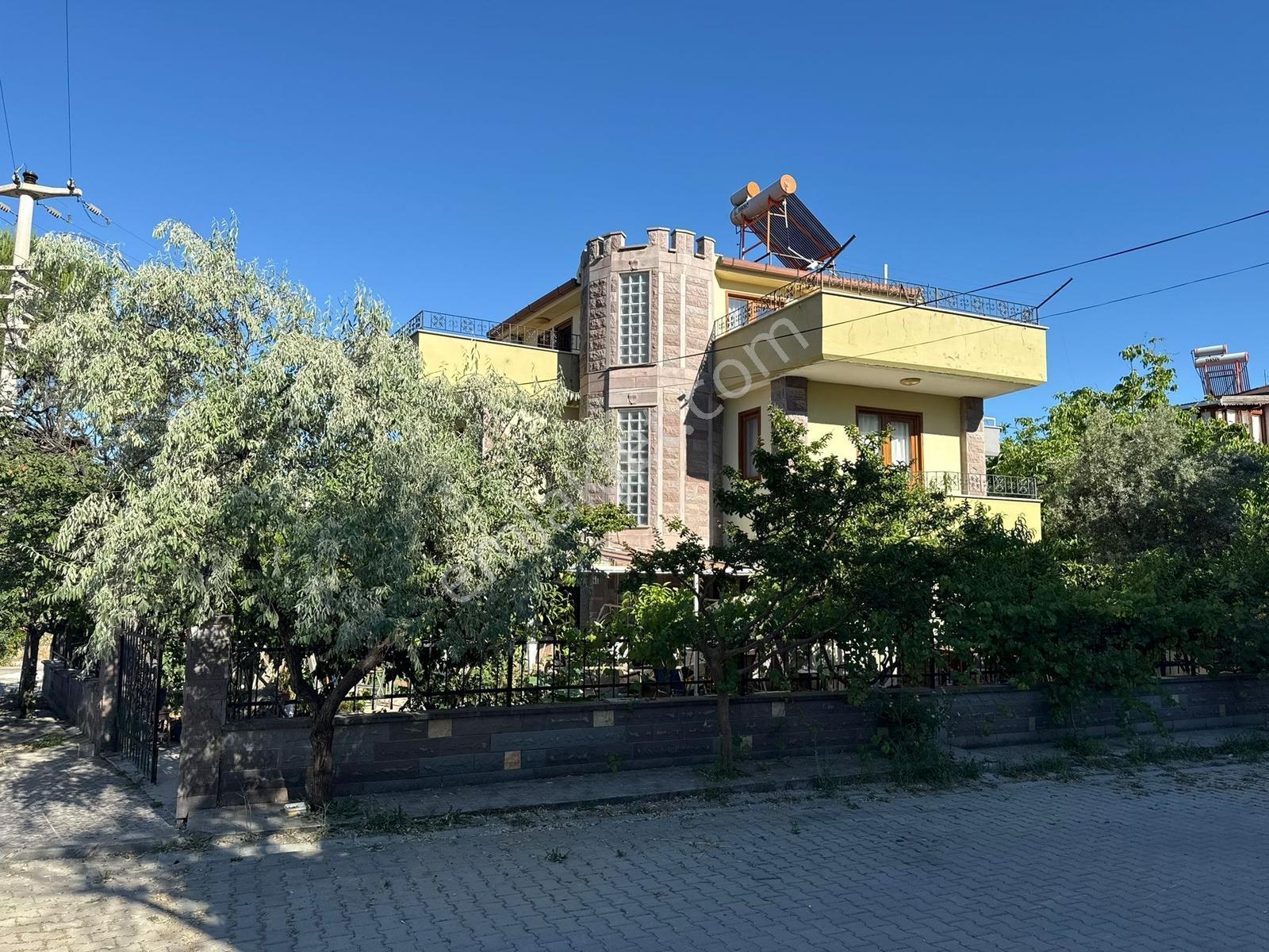 Varyant'tan Altınolukta 4+1 Bahçeli Köşe Denize 50 Metre Villa - Görsel 11