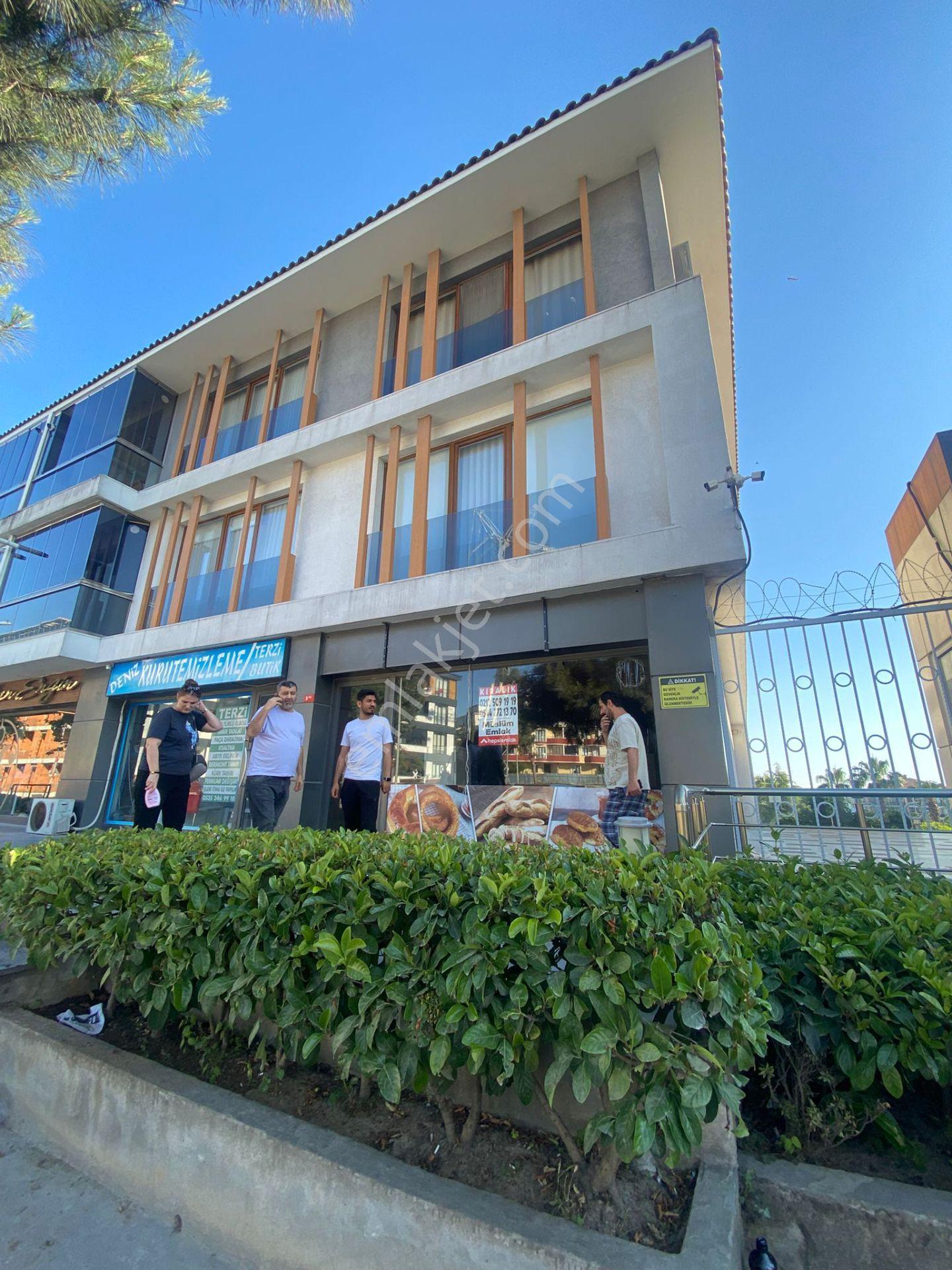 Avcılar Parkta Kiralık Depolu Dükkan
