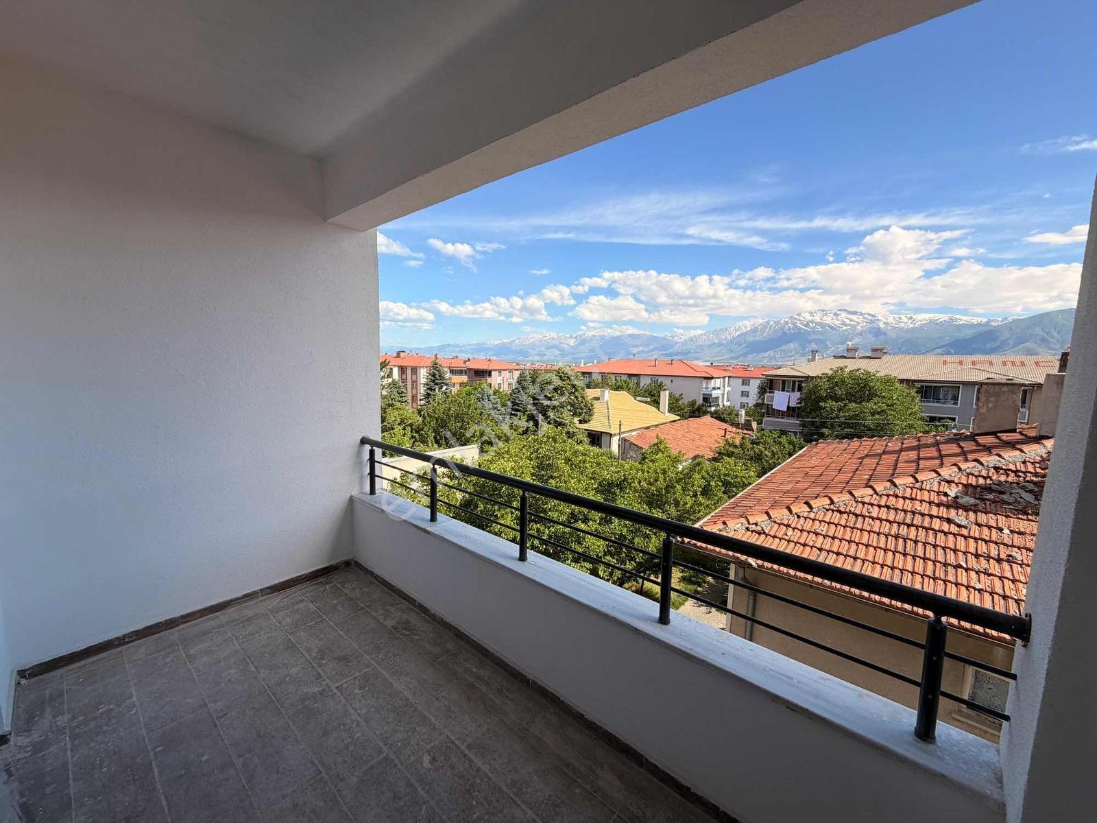 Remax Dem'den Cumhuriyet Mahallesinde Sıfır 3+1 Fırsat Daire - Görsel 14