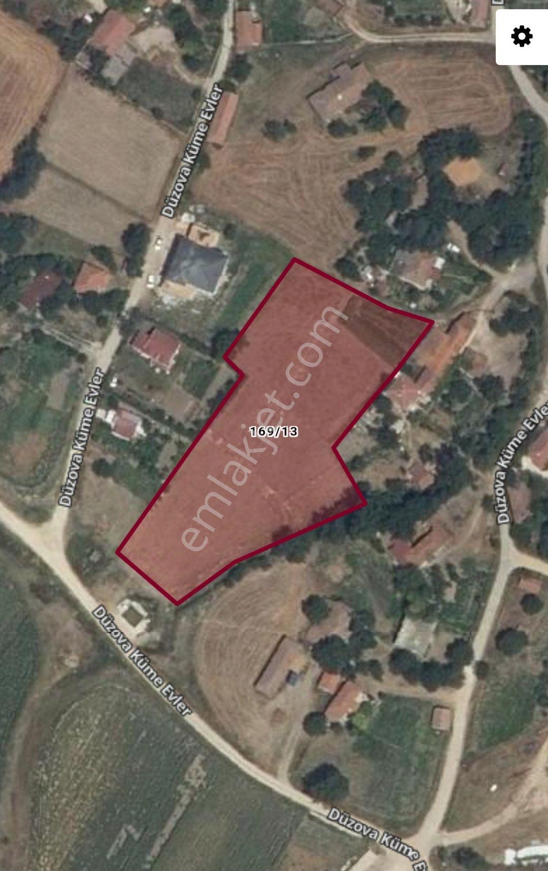 Kırklareli Vize Düzova Köyünde Yerleşim Alanı İçinde 602-m2 Arsa