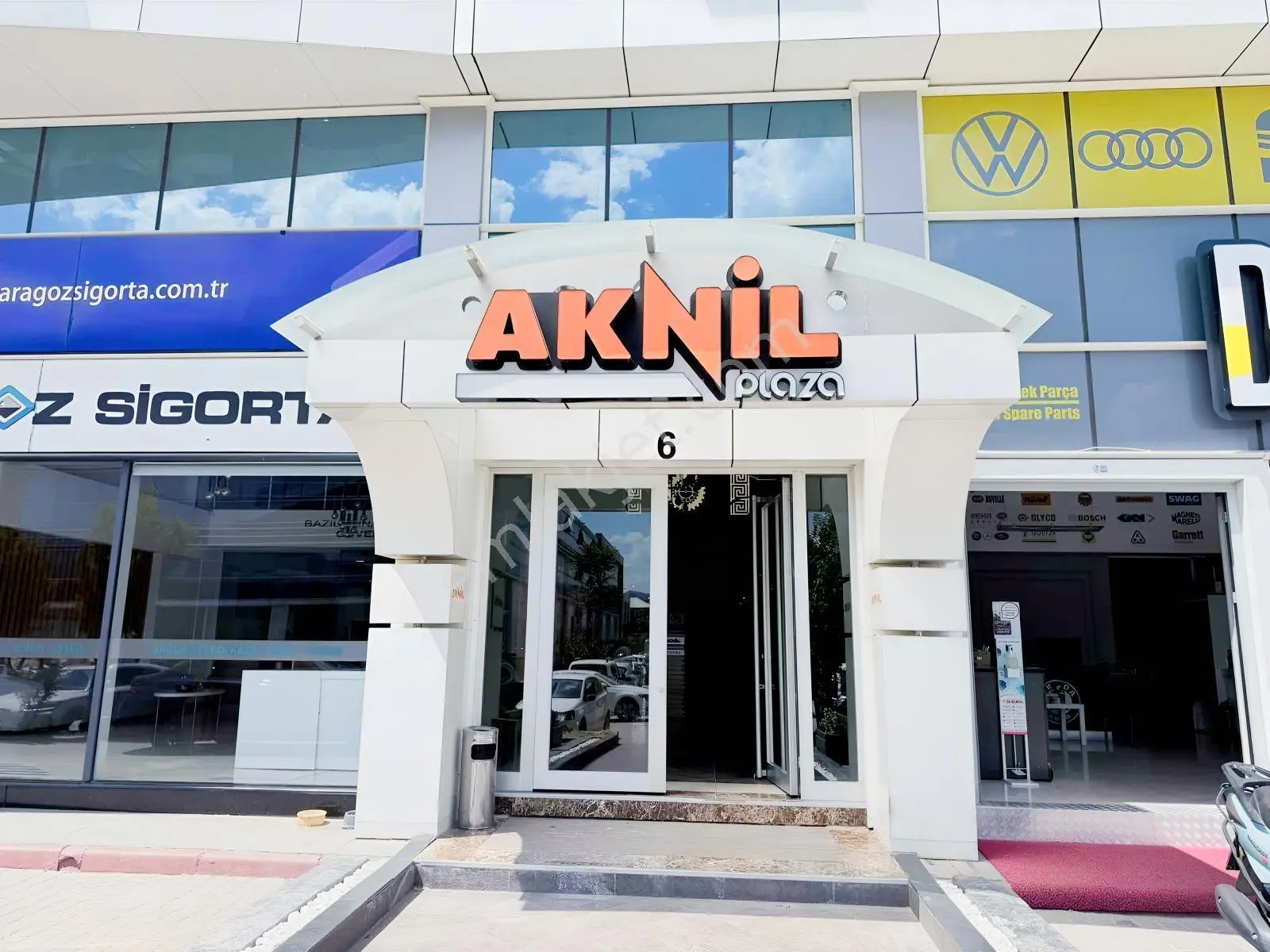 Ticaretin Merkezinde | Küçük Sanayi Aknil Plaza Satılık Ofis