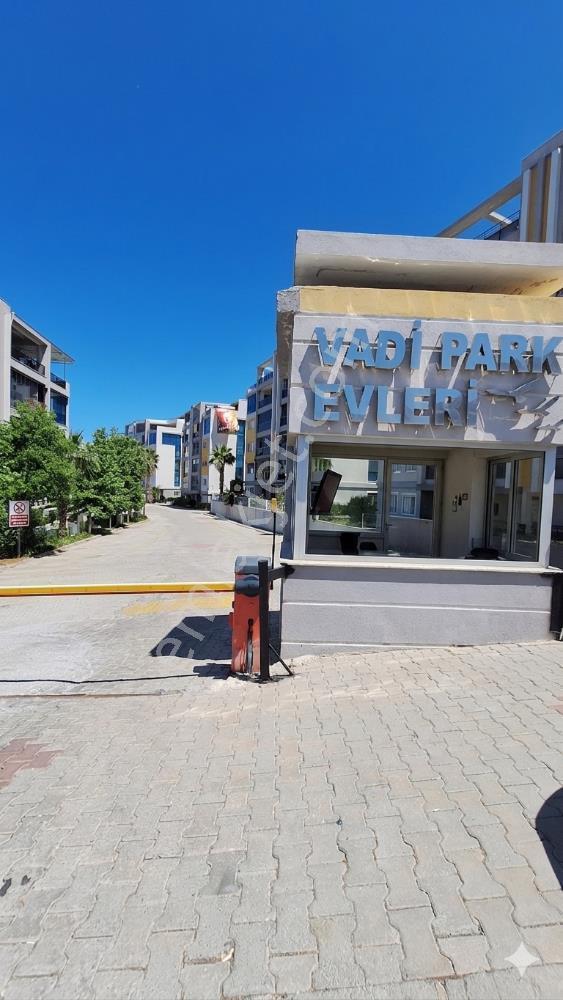 Kuşadası Ege Mahallesinde Satılık Geniş 2+1 Daire - Görsel 4