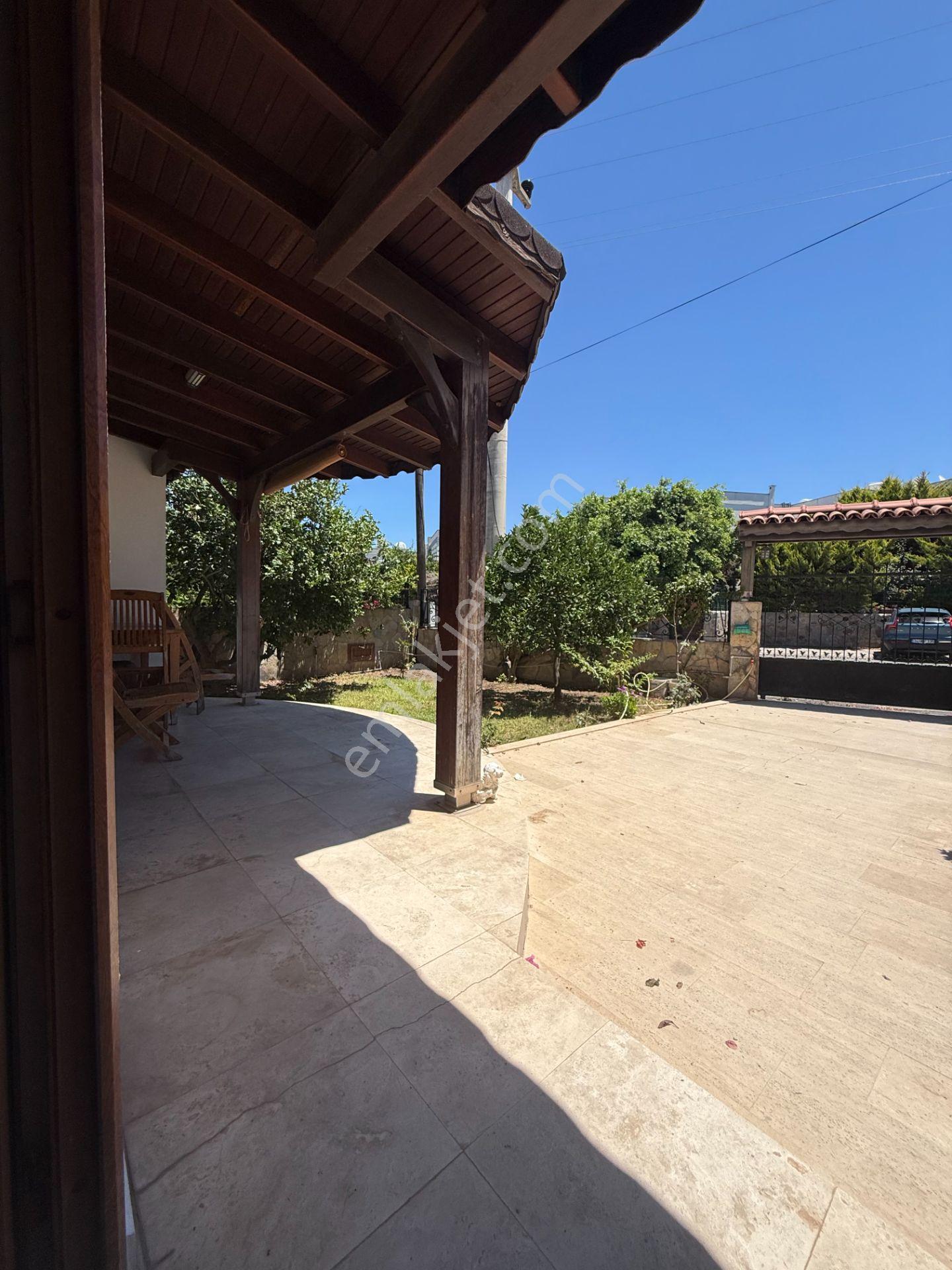 Cemal Emlak'tan Bodrum Turgutreis Karabağ Altında Full Eşyalı Kiralık Müstakil Tripleks Villa - Görsel 33