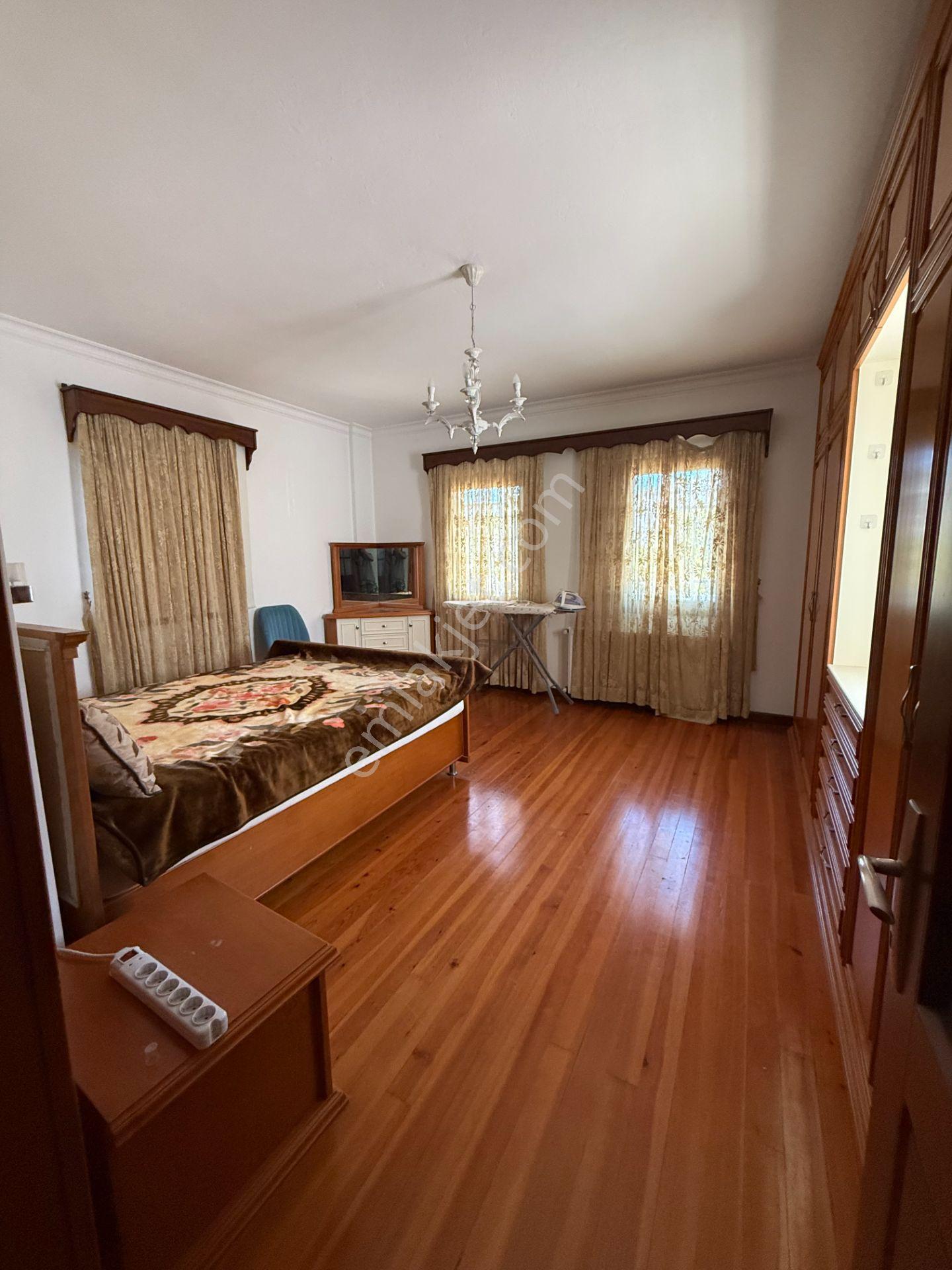 Cemal Emlak'tan Bodrum Turgutreis Karabağ Altında Full Eşyalı Kiralık Müstakil Tripleks Villa - Görsel 14