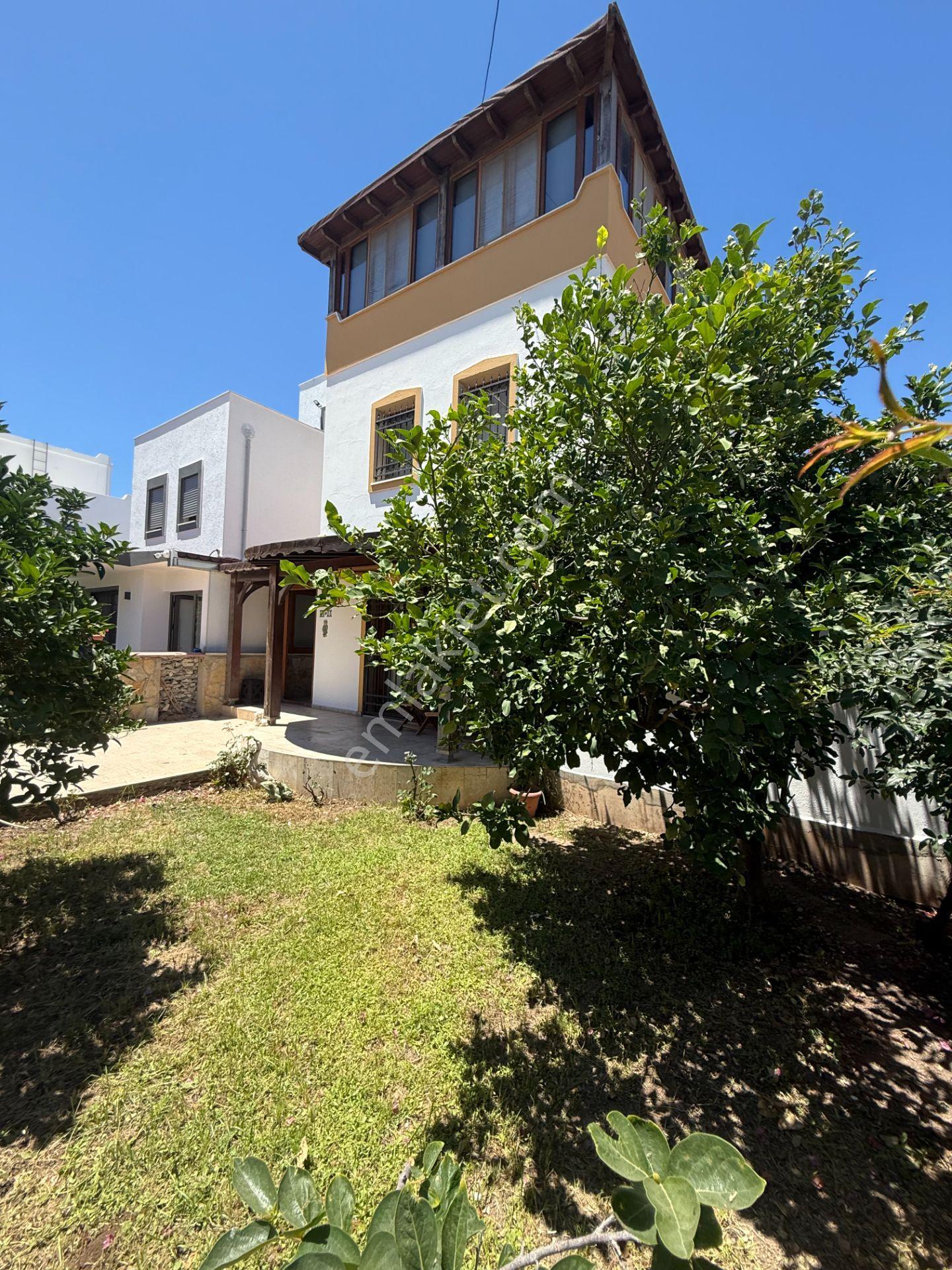 Cemal Emlak'tan Bodrum Turgutreis Karabağ Altında Full Eşyalı Kiralık Müstakil Tripleks Villa - Görsel 35