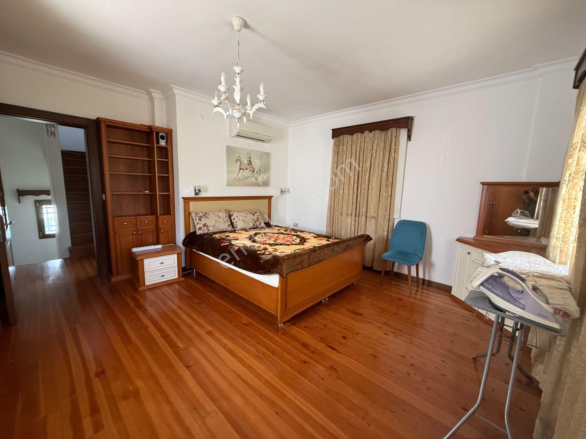 Cemal Emlak'tan Bodrum Turgutreis Karabağ Altında Full Eşyalı Kiralık Müstakil Tripleks Villa - Görsel 13