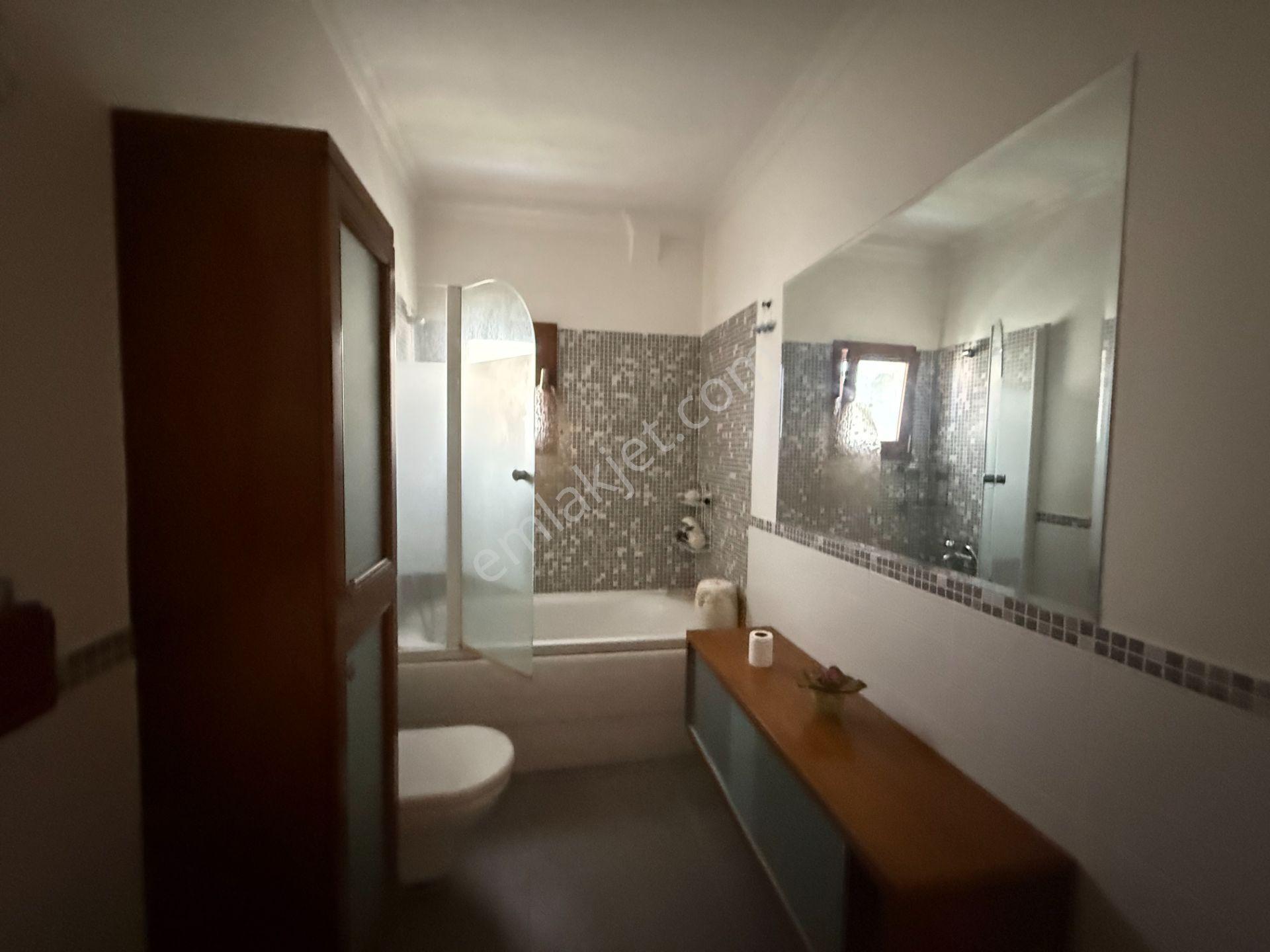 Cemal Emlak'tan Bodrum Turgutreis Karabağ Altında Full Eşyalı Kiralık Müstakil Tripleks Villa - Görsel 15