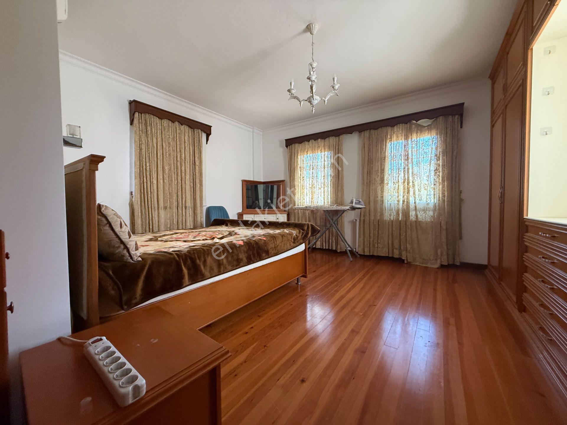 Cemal Emlak'tan Bodrum Turgutreis Karabağ Altında Full Eşyalı Kiralık Müstakil Tripleks Villa - Görsel 28