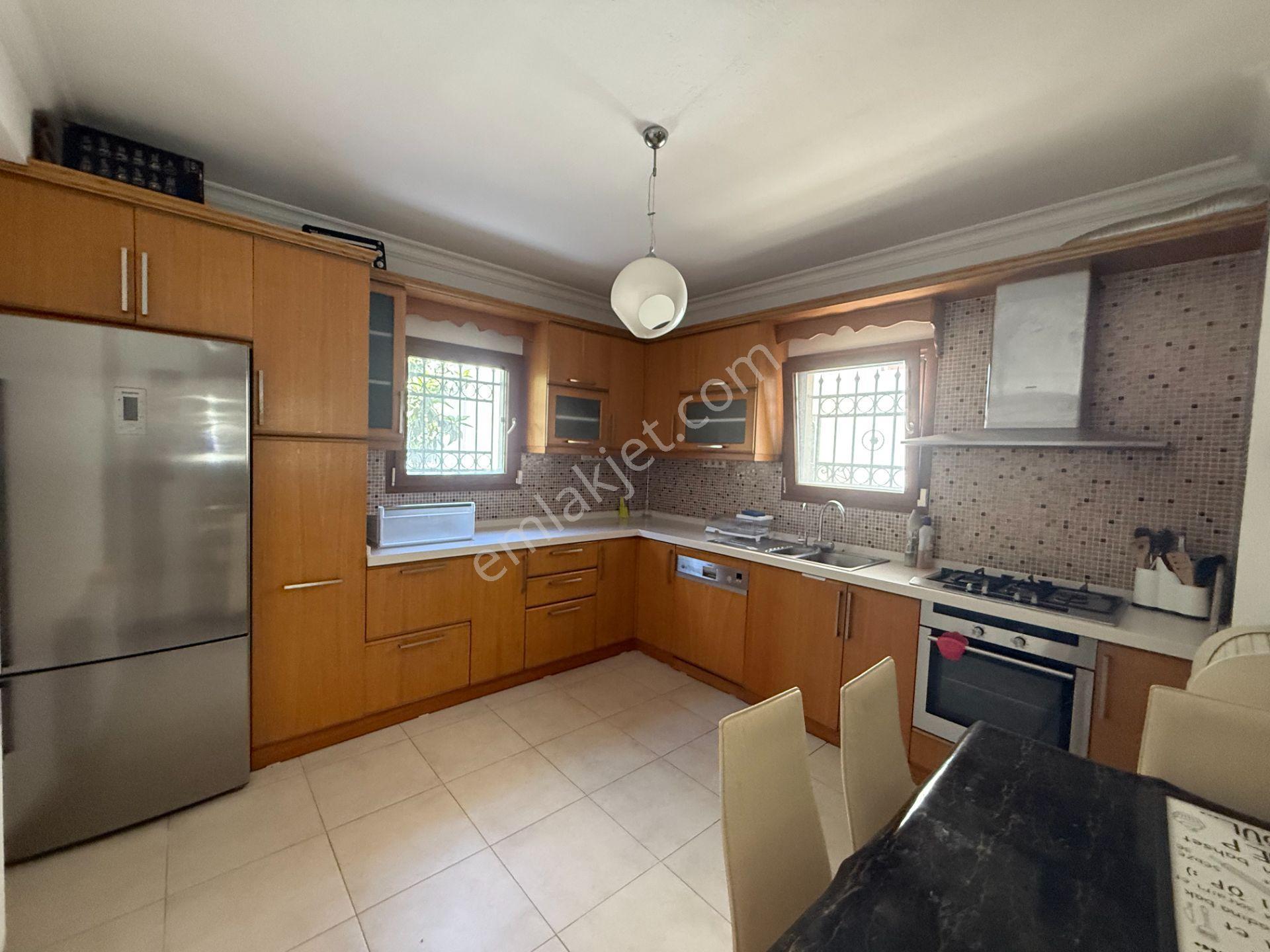 Cemal Emlak'tan Bodrum Turgutreis Karabağ Altında Full Eşyalı Kiralık Müstakil Tripleks Villa - Görsel 10
