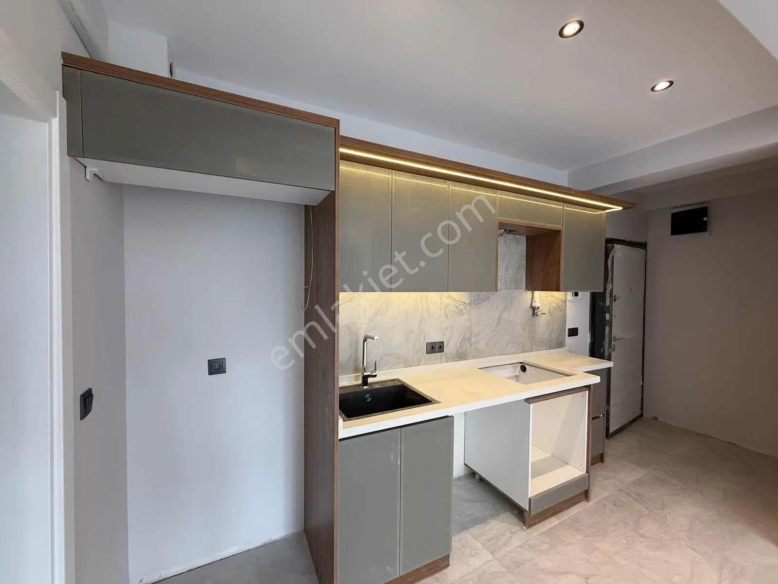 Yedieylül Mah. 65 M² 1+1 Arakat Geniş Ultra Lüx Daire