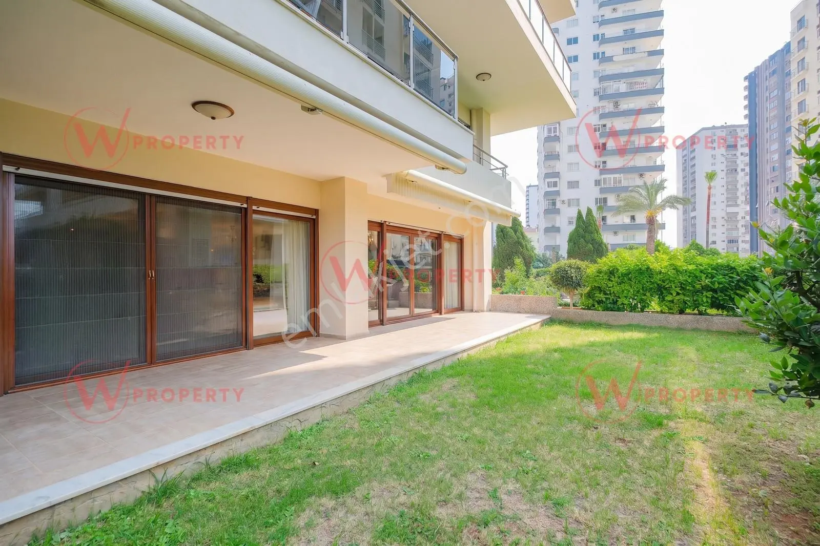 W Property Park Plaza Sitesinde 5+2 Satılık Bahçe Dubleksi