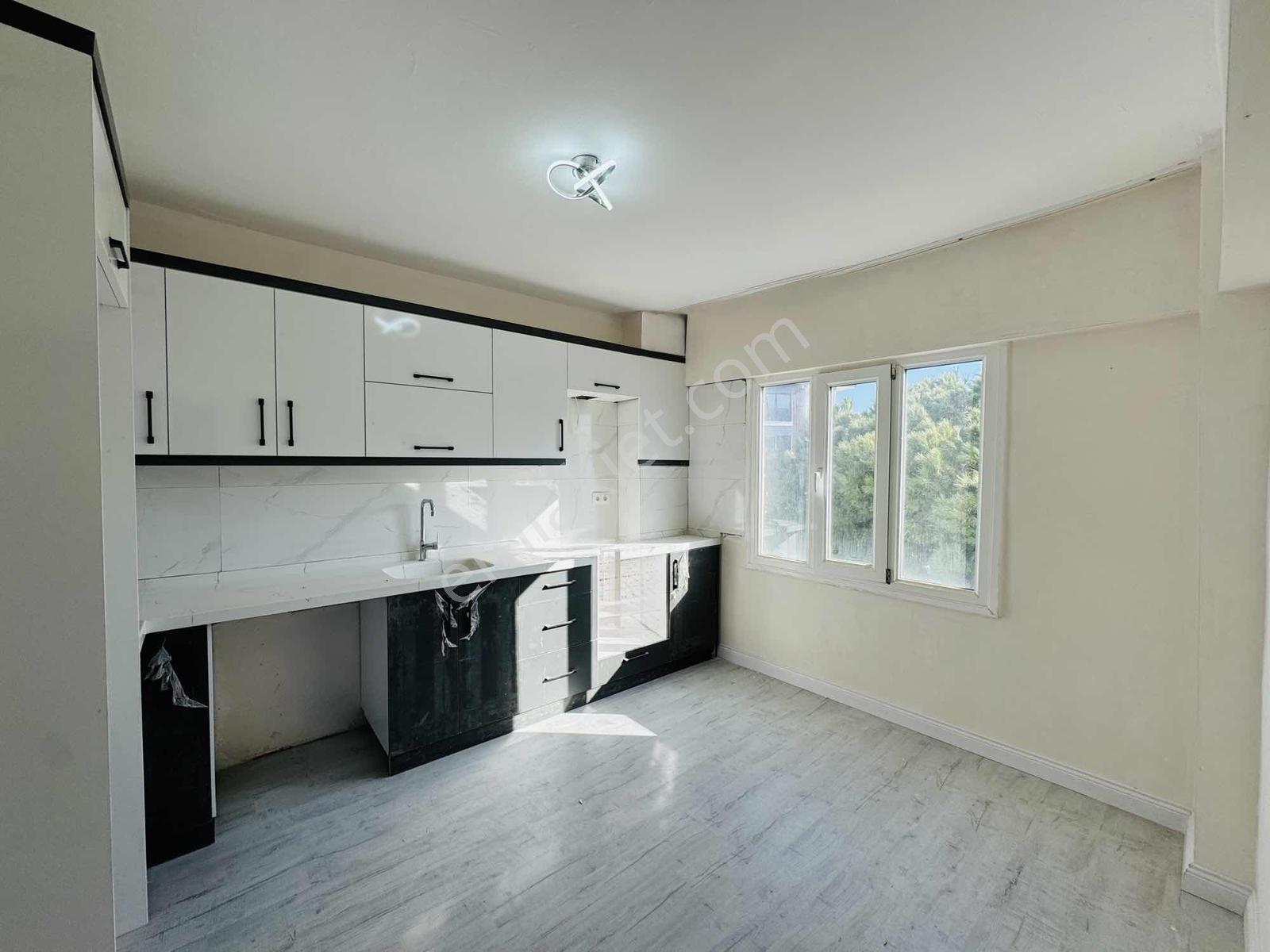 Kuşadası Davutlar'da 105 M2 Ayrı Mutfak Satılık 2+1 Daire