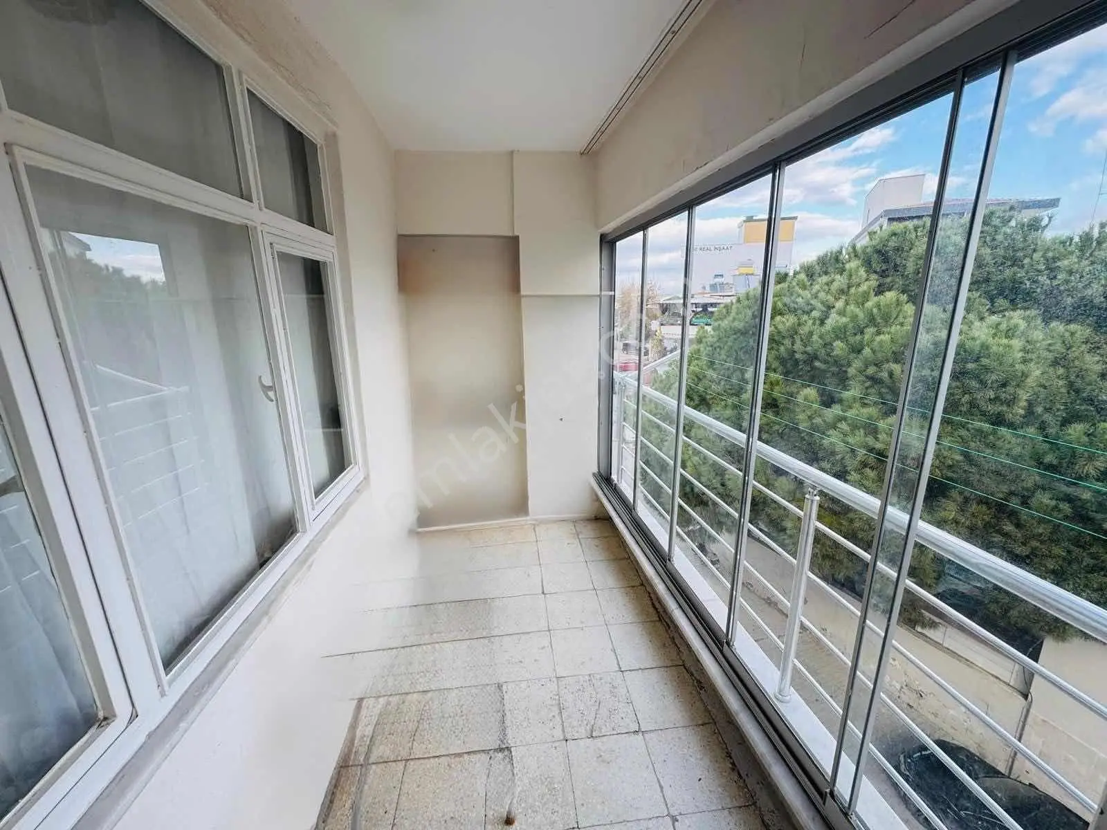 Kuşadası Davutlar'da 105 M2 Ayrı Mutfak Satılık 2+1 Daire - Görsel 3