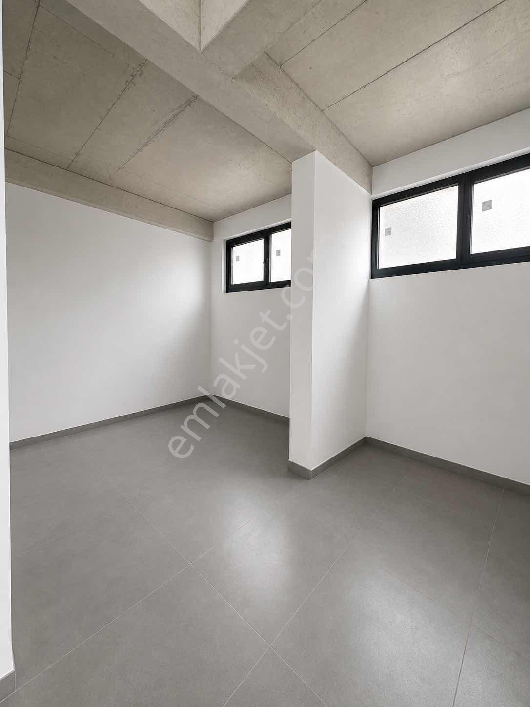 Bayraklı'da Ana Cadde Üzerinde Toplam 260m2 Kiralık Köşe Dükkan - Görsel 4