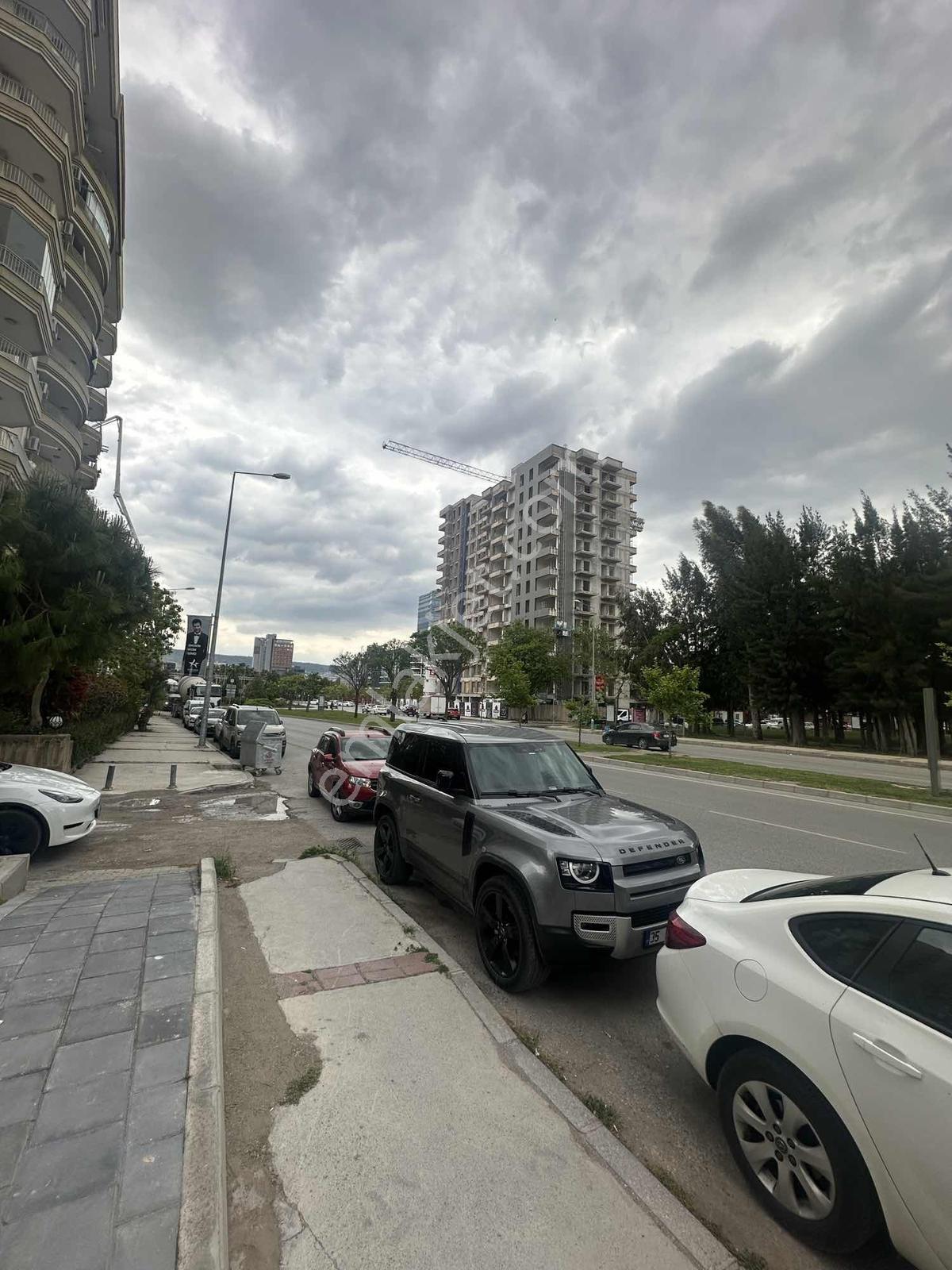 Bayraklı'da Ana Cadde Üzerinde Toplam 260m2 Kiralık Köşe Dükkan - Görsel 6