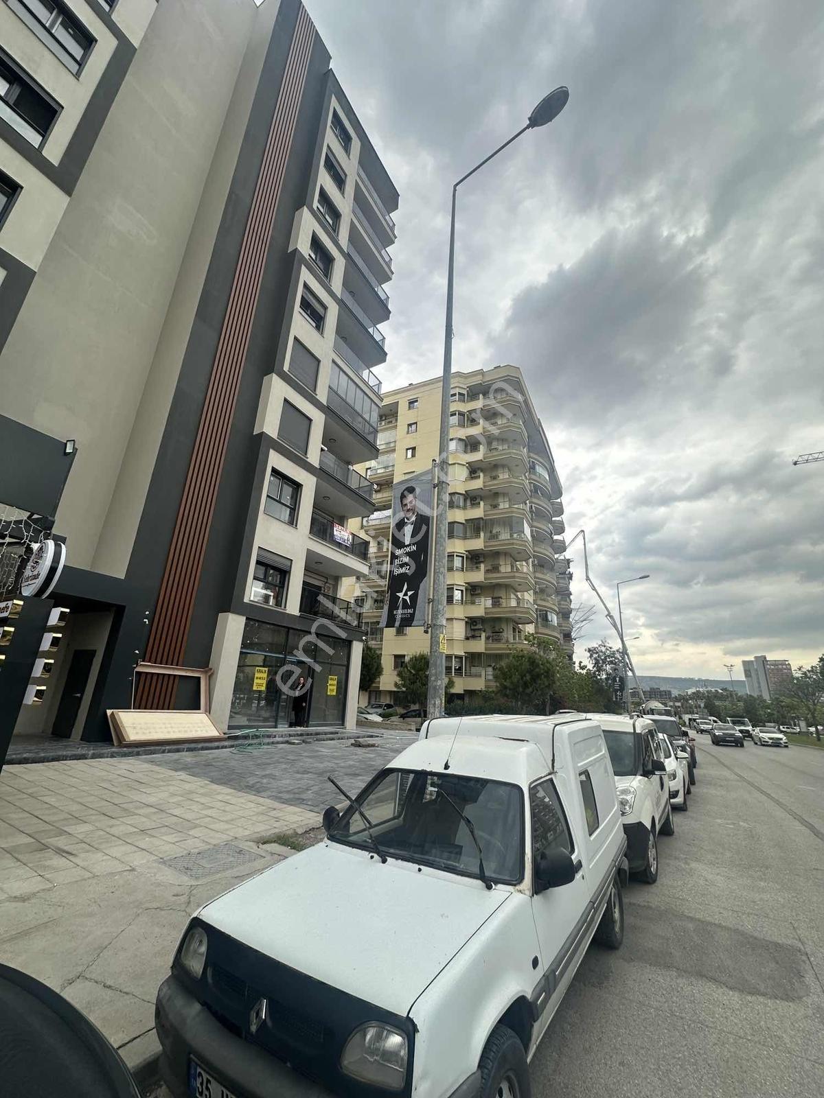 Bayraklı'da Ana Cadde Üzerinde Toplam 260m2 Kiralık Köşe Dükkan - Görsel 12