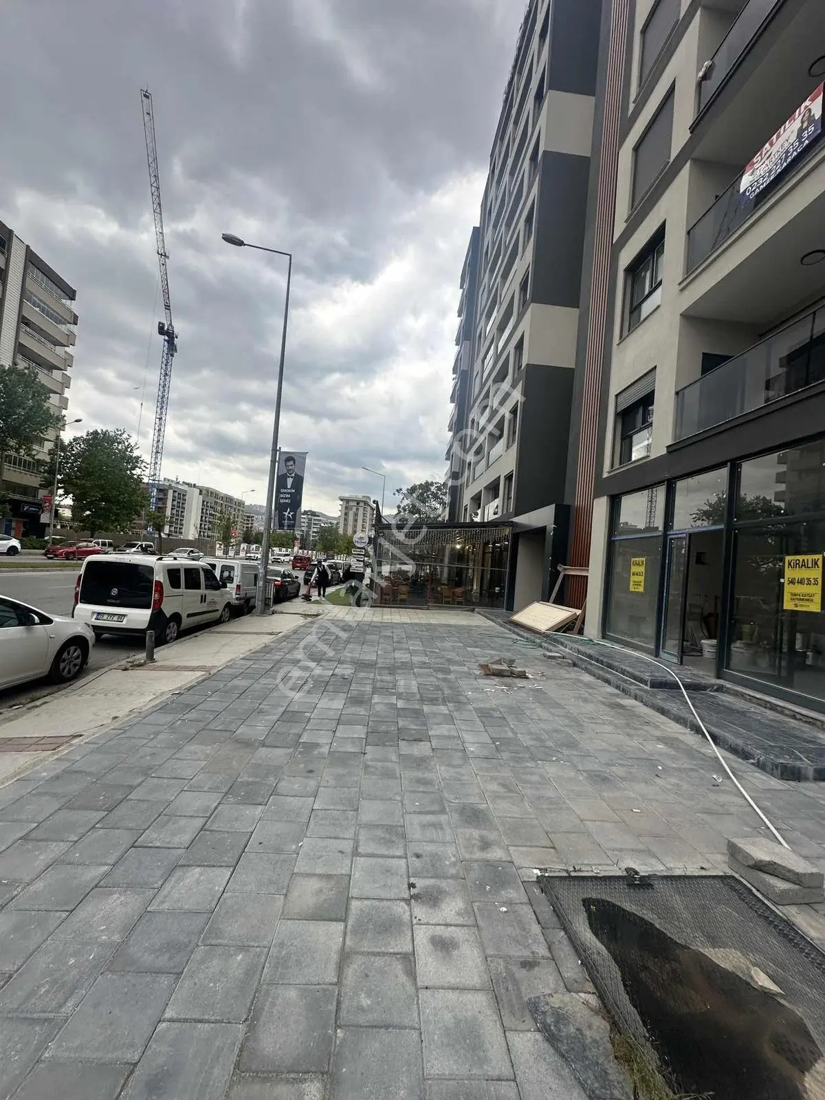 Bayraklı'da Ana Cadde Üzerinde Toplam 260m2 Kiralık Köşe Dükkan - Görsel 3