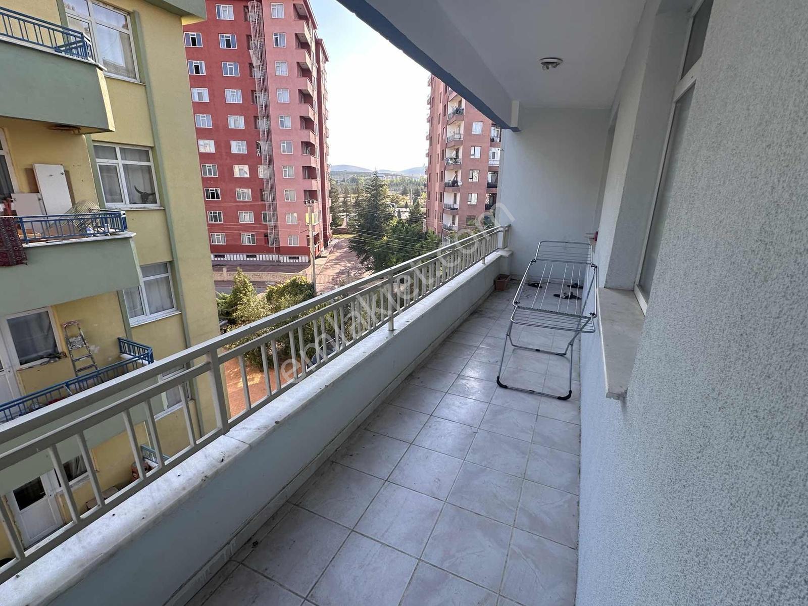 Net Emlaktan Üniversiteye Yürüme Mesafesinde 3+1 Kiralık Daire - Görsel 23
