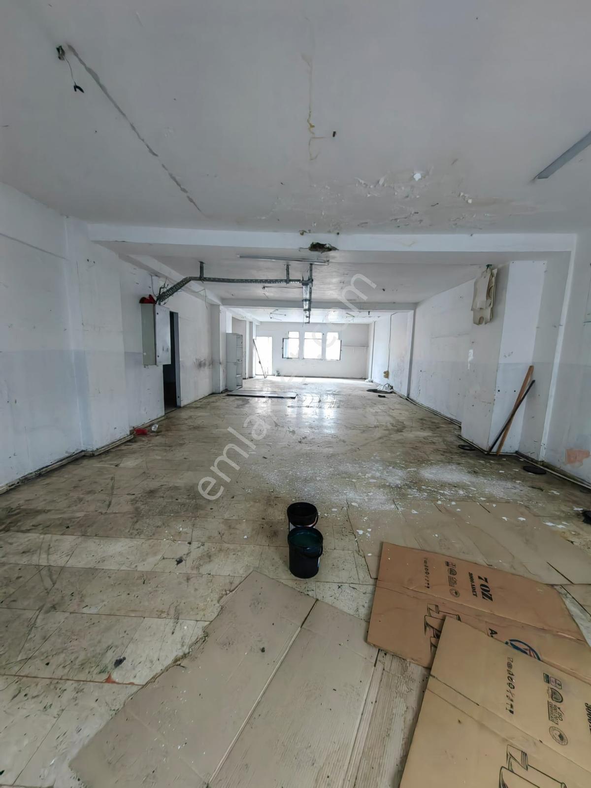 Bağcılar Güneşli 15 Temmuz Mahallesi Kiralık 180 M2 İşyeri 3.kat