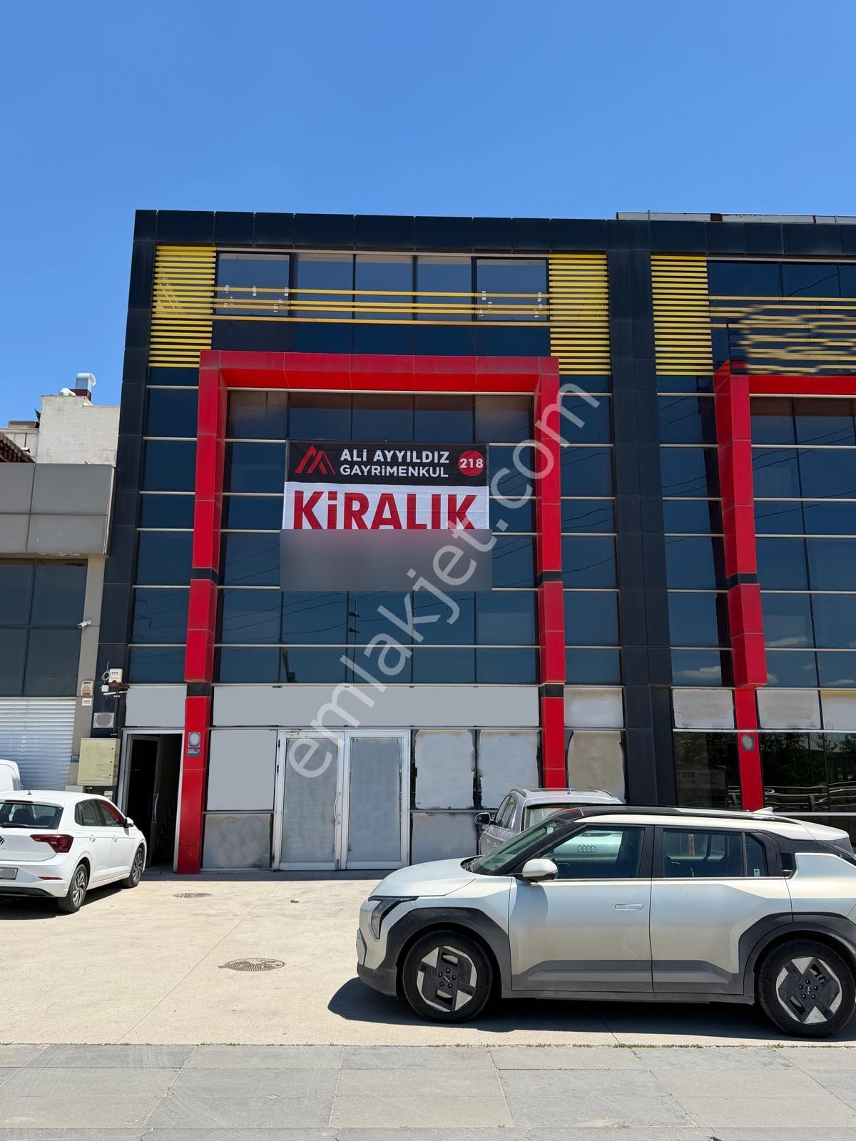 Uzayçağı Caddesi Üzerinde 1000 M2 Kiralık Dükan
