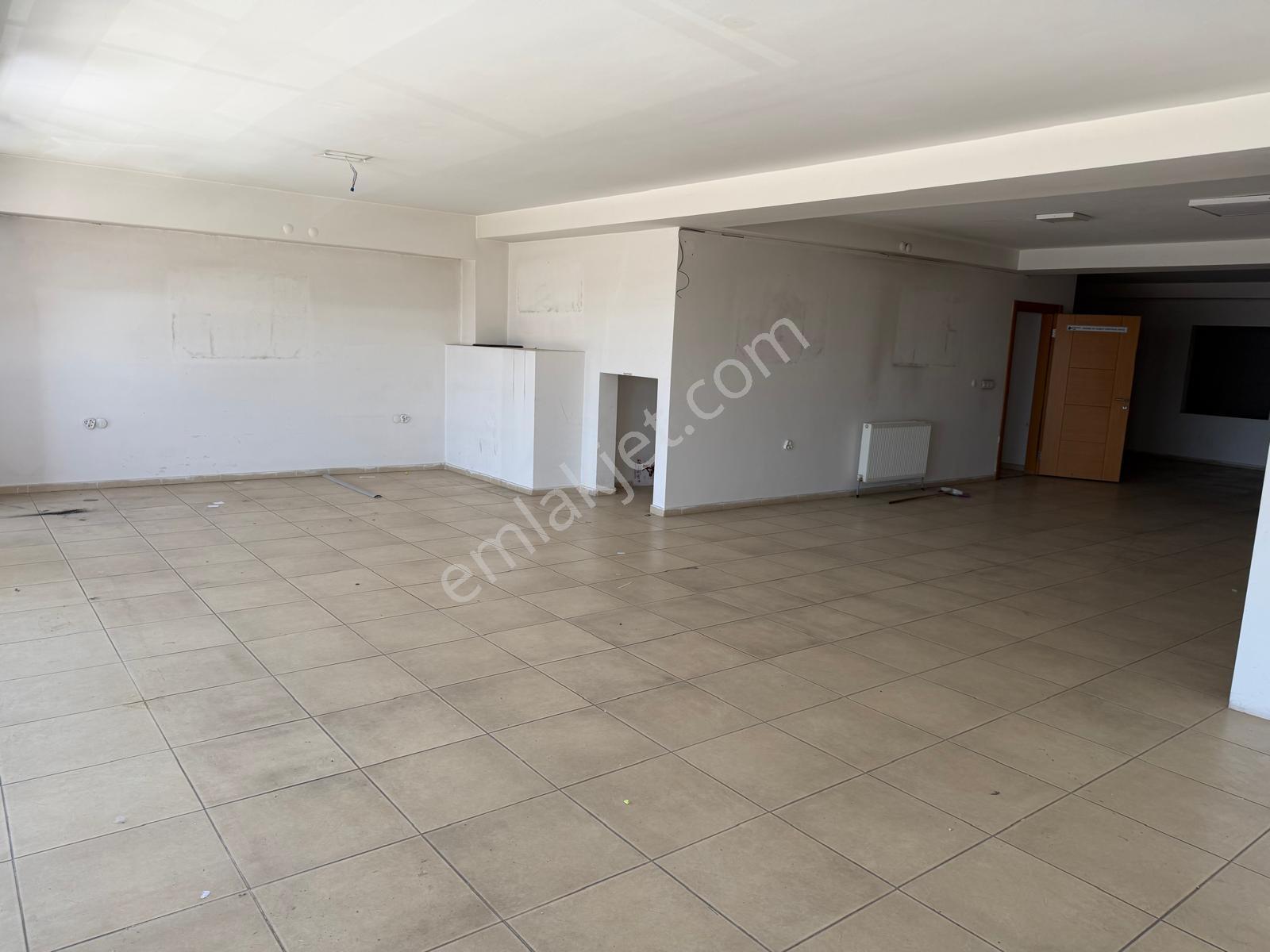 Uzayçağı Caddesi Üzerinde 1000 M2 Kiralık Dükan - Görsel 7