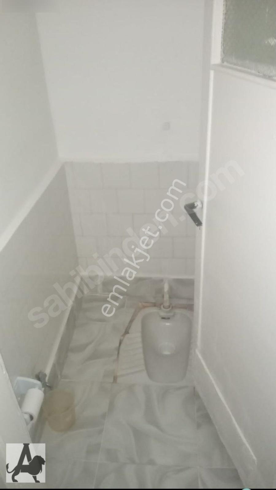 Arslan Emlak'tan Eşyalı 3+1 Ara Kat Metroya Yakın Yapılı Kiralık - Görsel 2