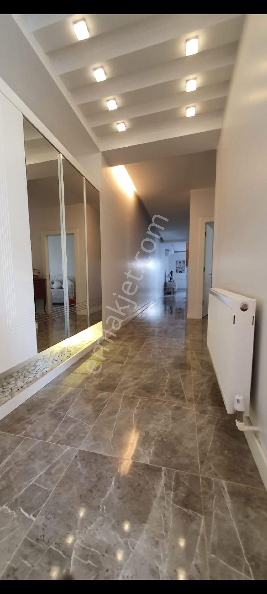 Kuşadası Ege Mahallesinde Satılık 3+1 150 M2 Süper Bahçe Katı Daire - Görsel 10