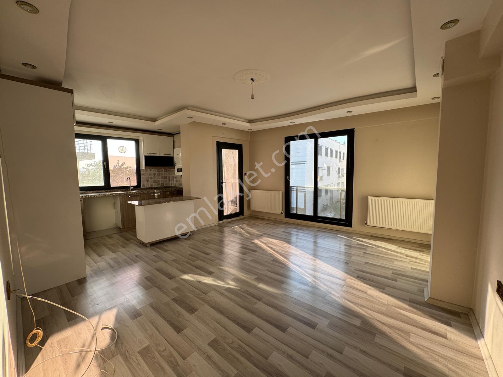 Zeki Emlak'tan Muradiye Mahallesinde Kiralık 1+1 Ara Kat Daire