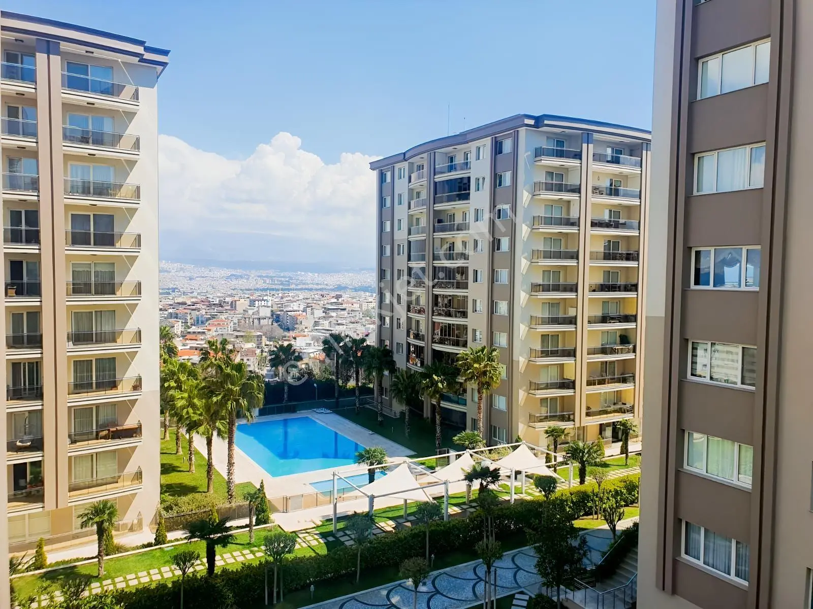 Prestij Evleri'nde Havuzlu Ve Sosyal Donatılı Yaşam