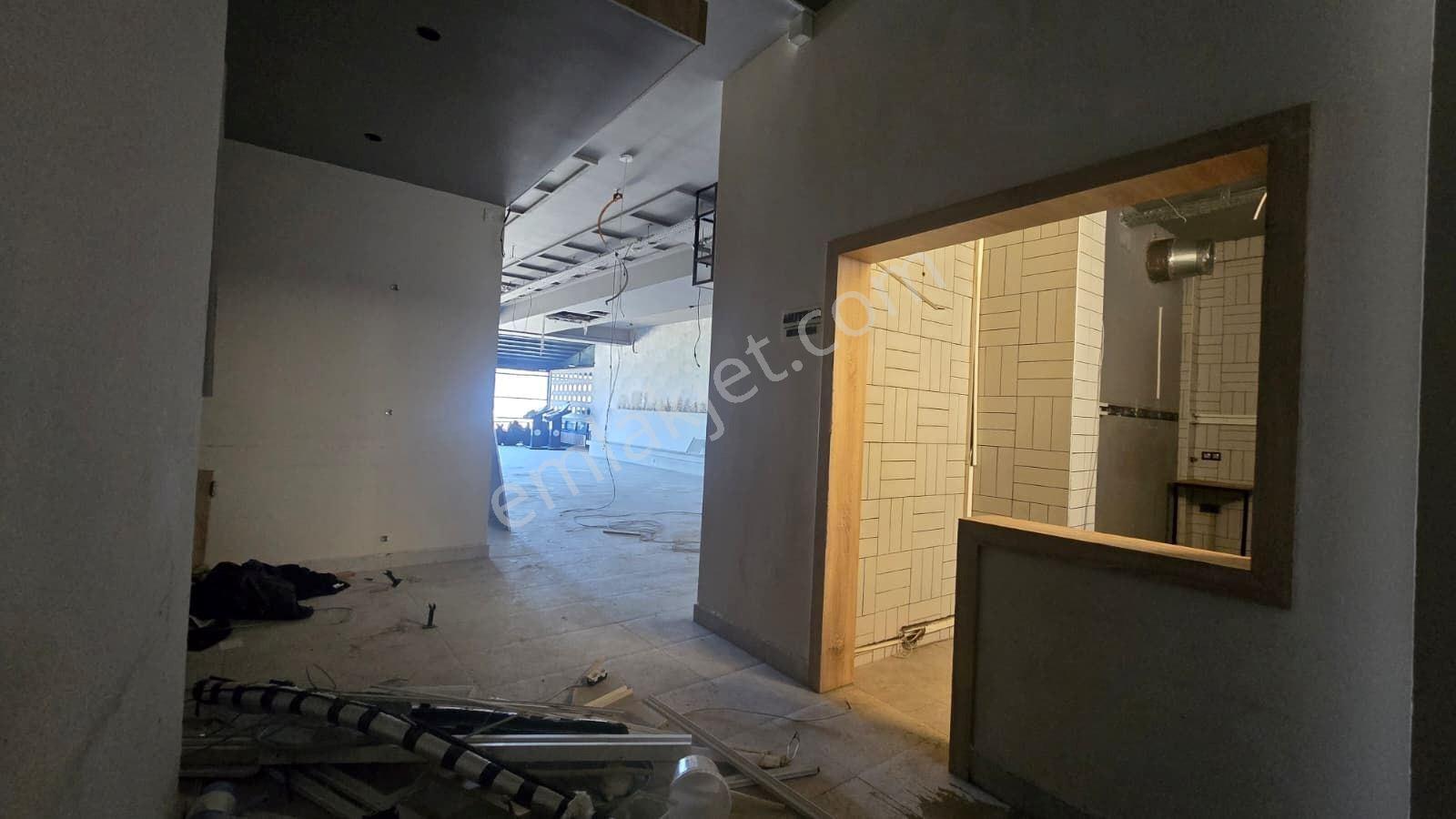 Kuşadası Sahilde Emsalsiz Satılık 210 M2 Dükkan - Görsel 13