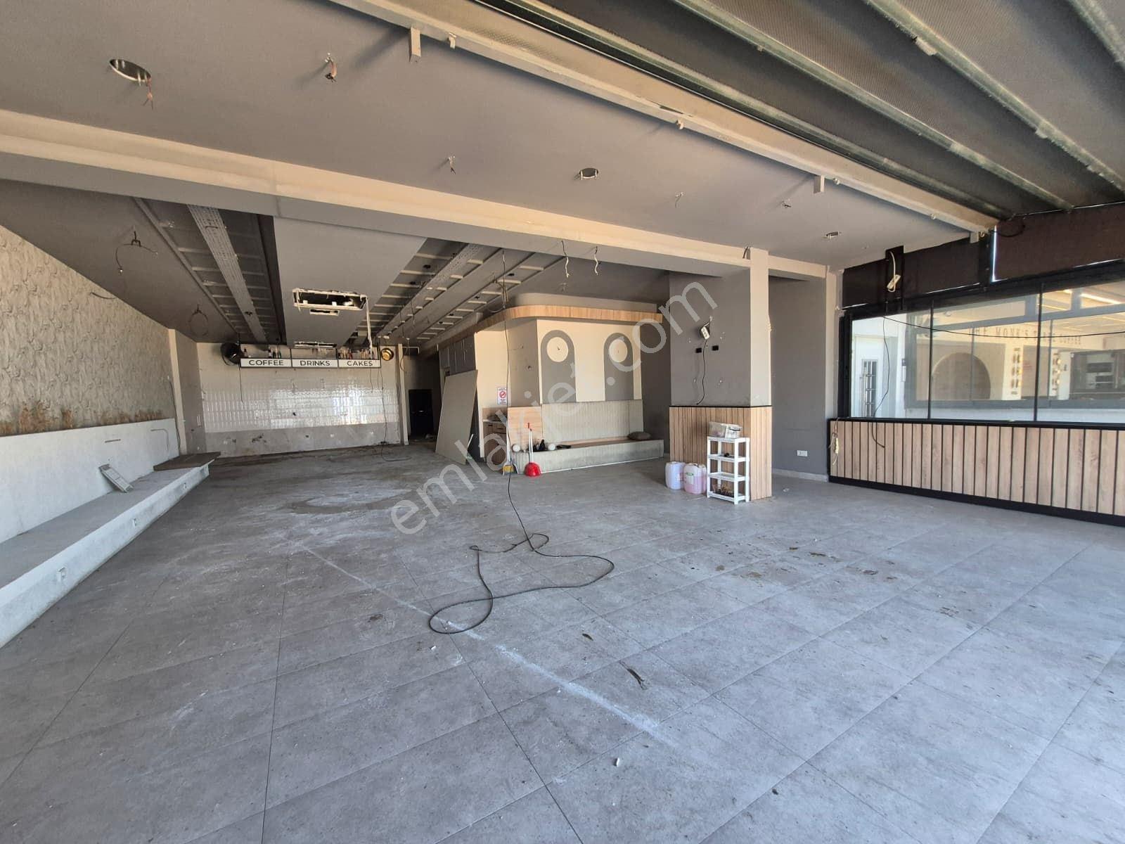 Kuşadası Sahilde Emsalsiz Satılık 210 M2 Dükkan - Görsel 2