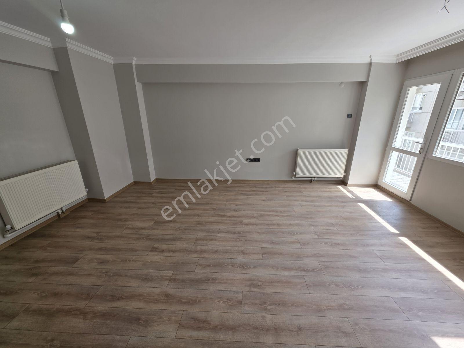 Üçyolda Merkezi Konumda Satılık 2+1 Full Tadilatlı Daire - Görsel 3