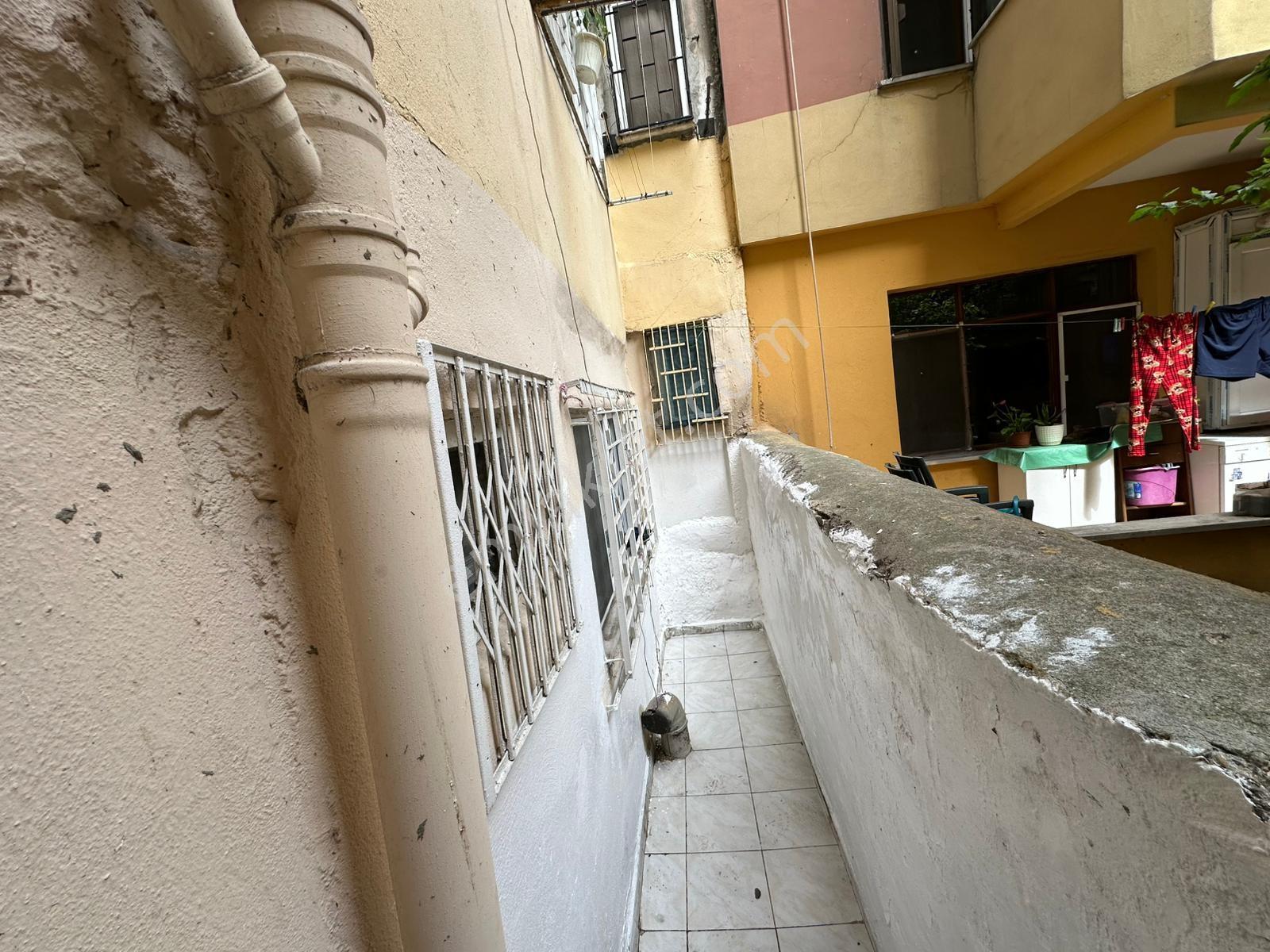 Bakırköyde Ulaşım Seçeneklerne Yakın Masrafsız 1+1 Kiralık Daire - Görsel 10