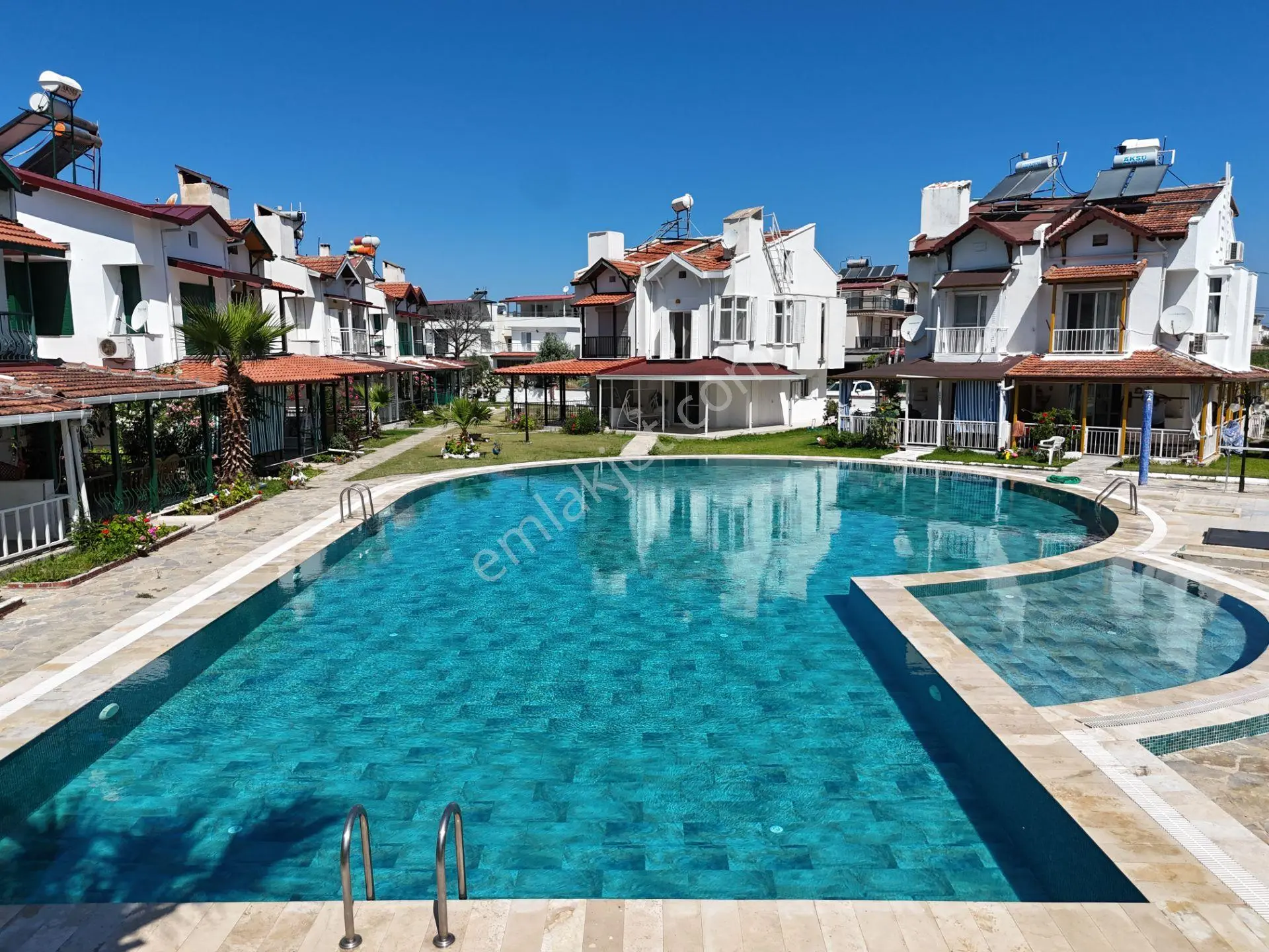 Güzelçamlı Tuse Sitesinde, Büyük Havuzlu Sitede Ferah 3+1 Villa