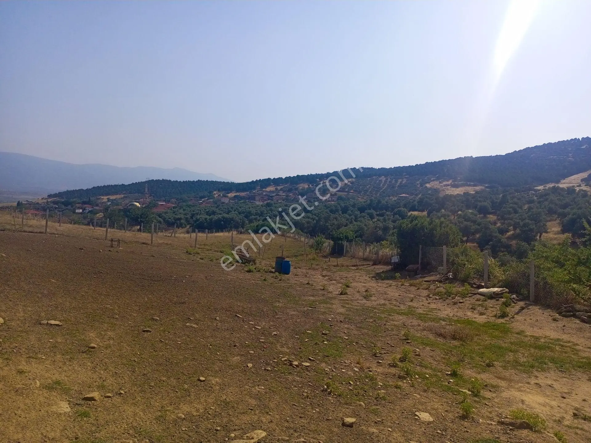 Tire Derebaşı Asfalt Yol Cepheli Köy Merkezine Yakın 926m2 Arazimiz Satılıktır