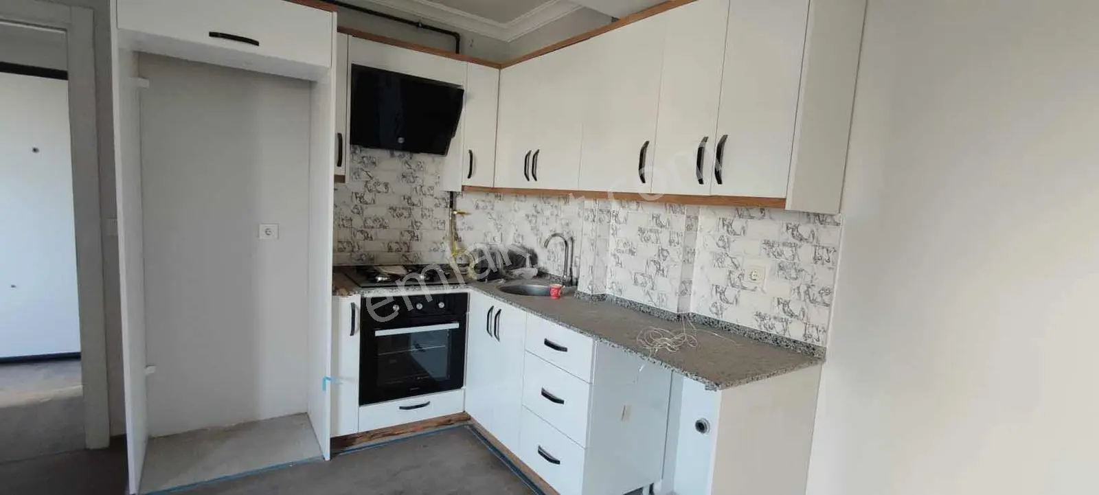 Koyundereulus'takiralık1+1daire Çanakkaleasfaltına 50mt Mesafe - Görsel 4