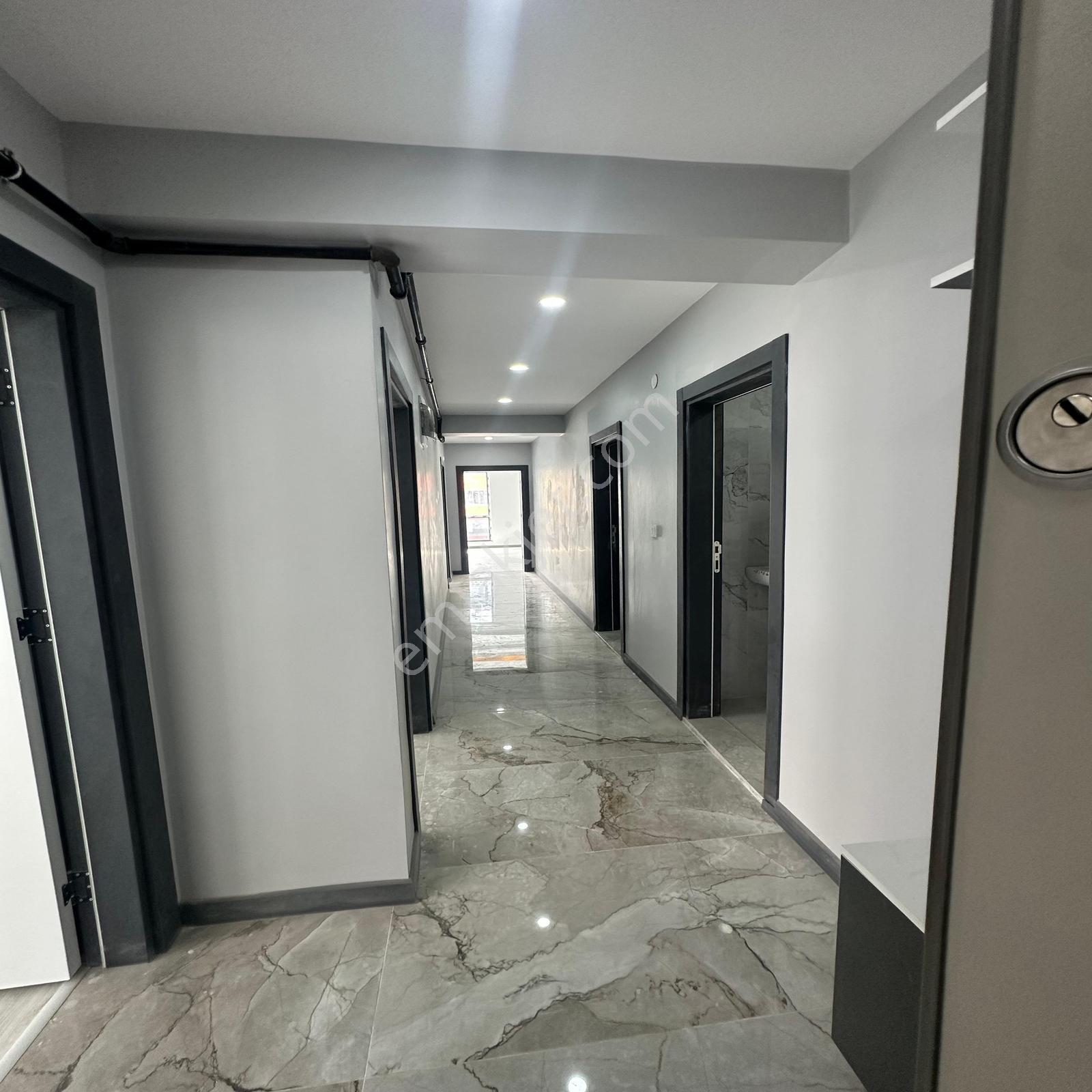 Gop Mahallesinde Cadde Cephe 2+1 Ara Kat Sıfır Daire - Görsel 13