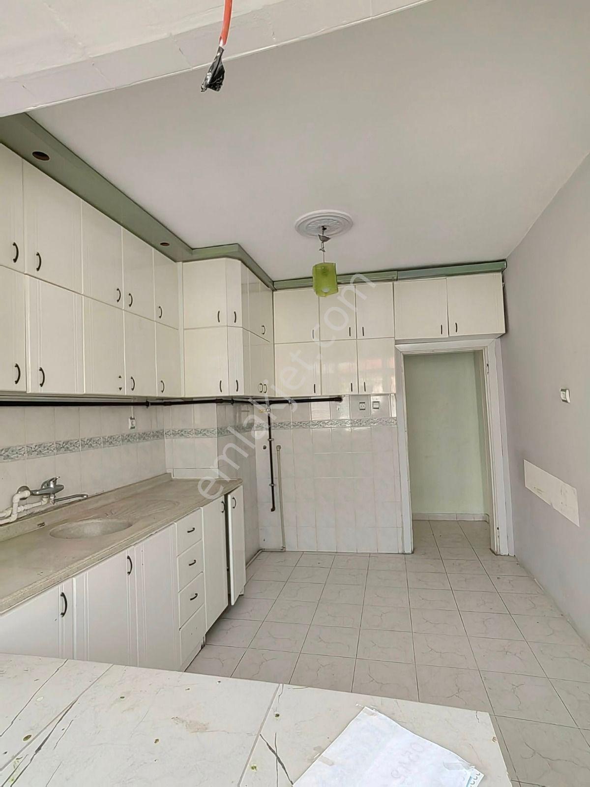 Akçay Emlak'tan Akşehir Yarenler Cumhuriyet İlkokulu Yanında Kiralık 2+1 Daire