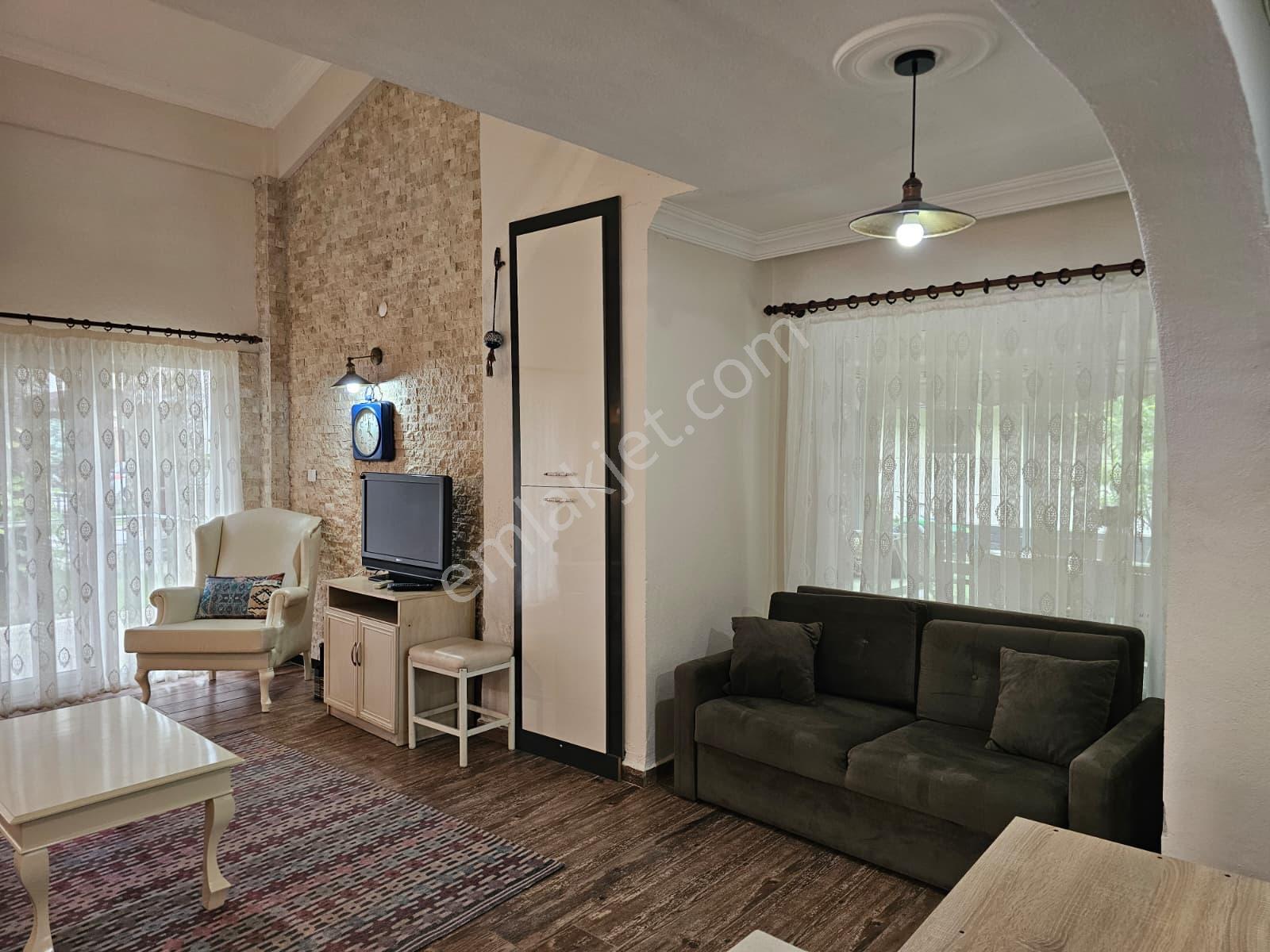 Burhaniye'de Denize Sıfır Sitede Kiralık 3+1 Müstakil Villa - Görsel 16