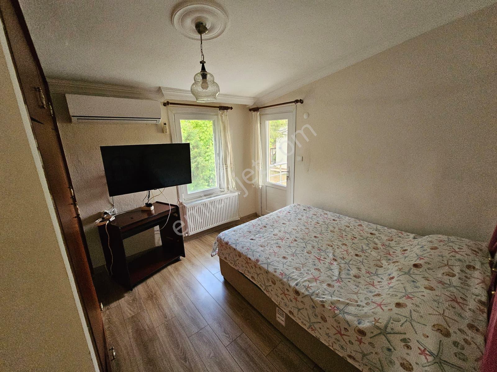 Burhaniye'de Denize Sıfır Sitede Kiralık 3+1 Müstakil Villa - Görsel 26