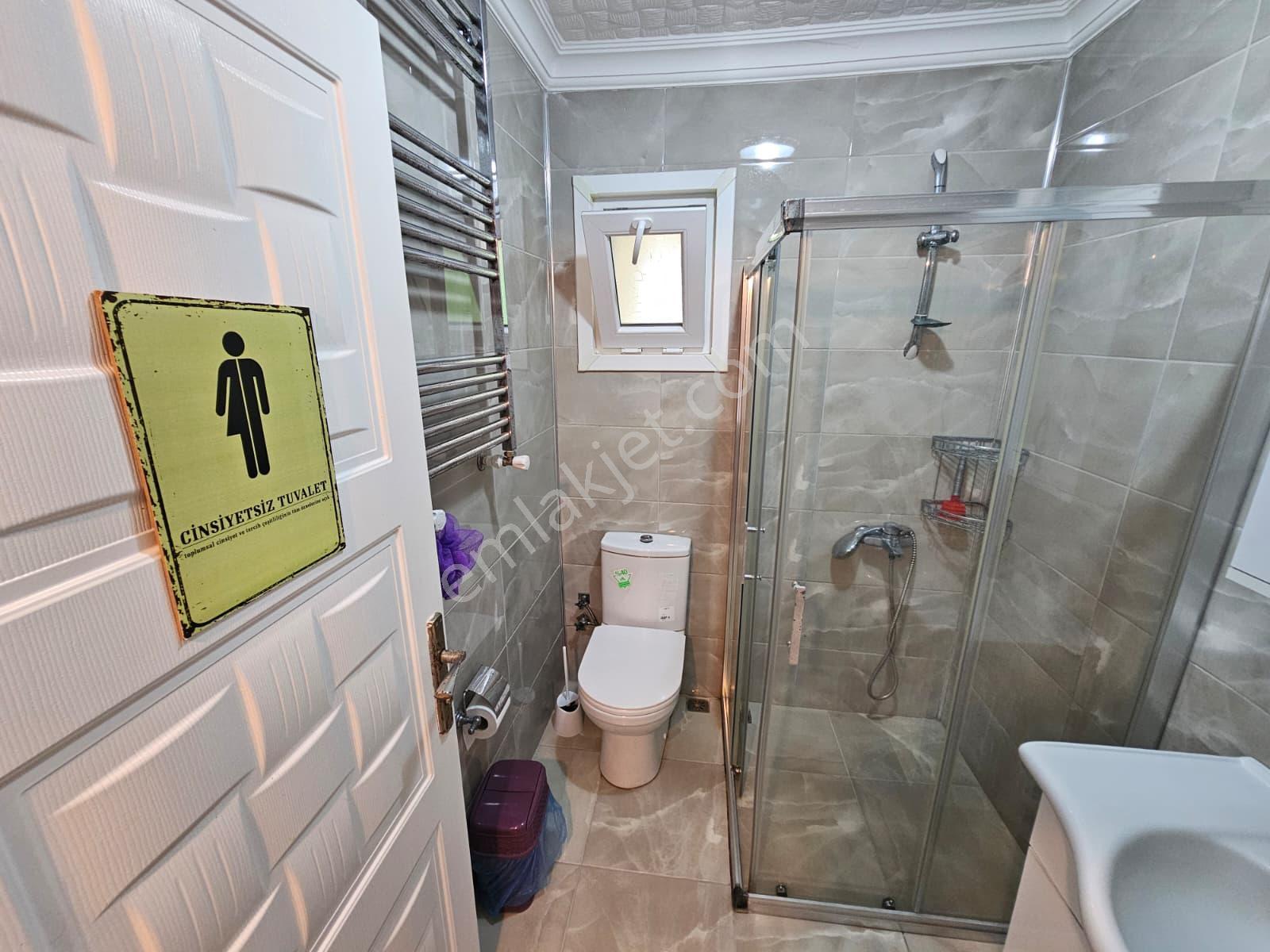 Burhaniye'de Denize Sıfır Sitede Kiralık 3+1 Müstakil Villa - Görsel 35