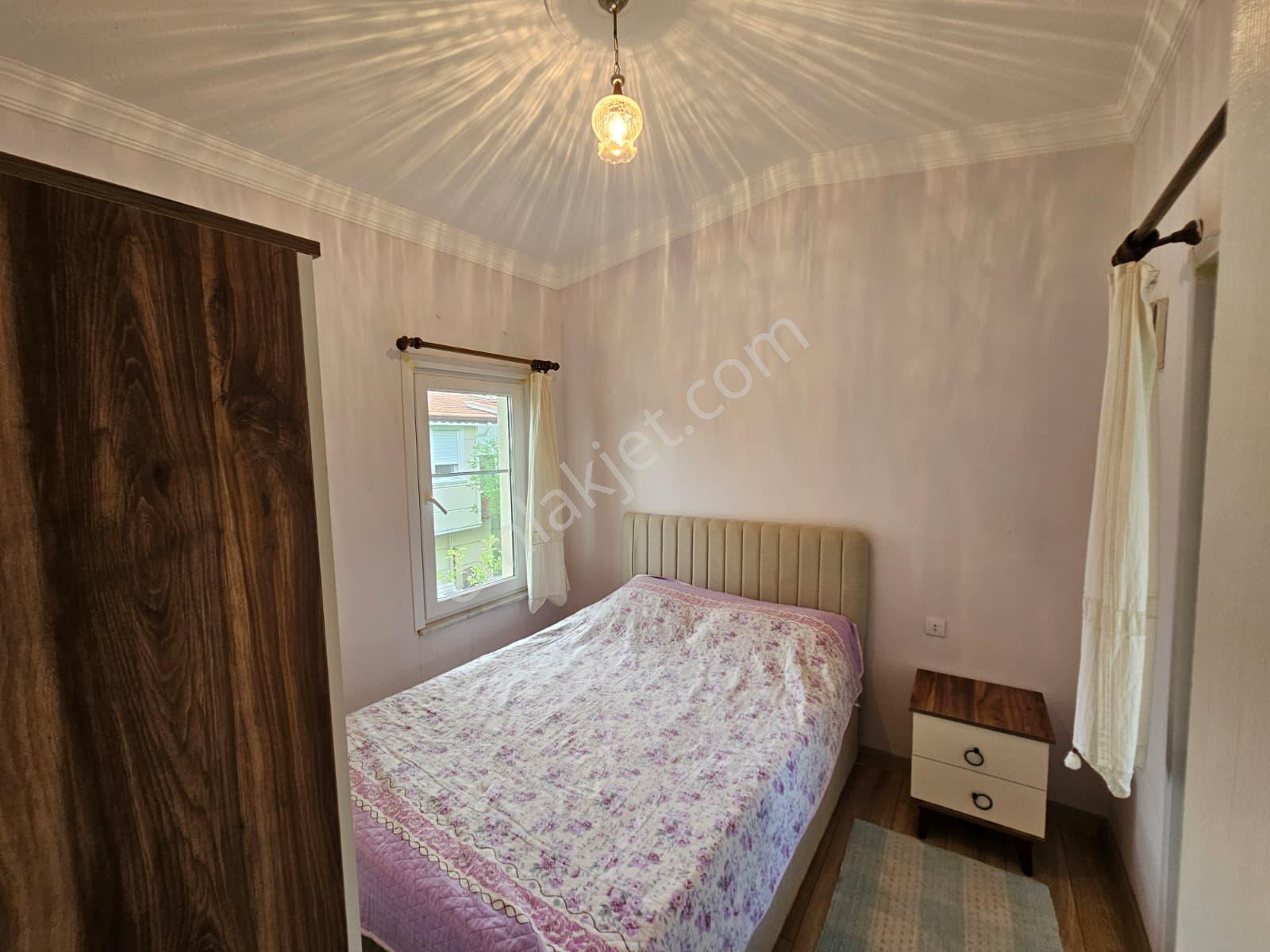 Burhaniye'de Denize Sıfır Sitede Kiralık 3+1 Müstakil Villa - Görsel 32
