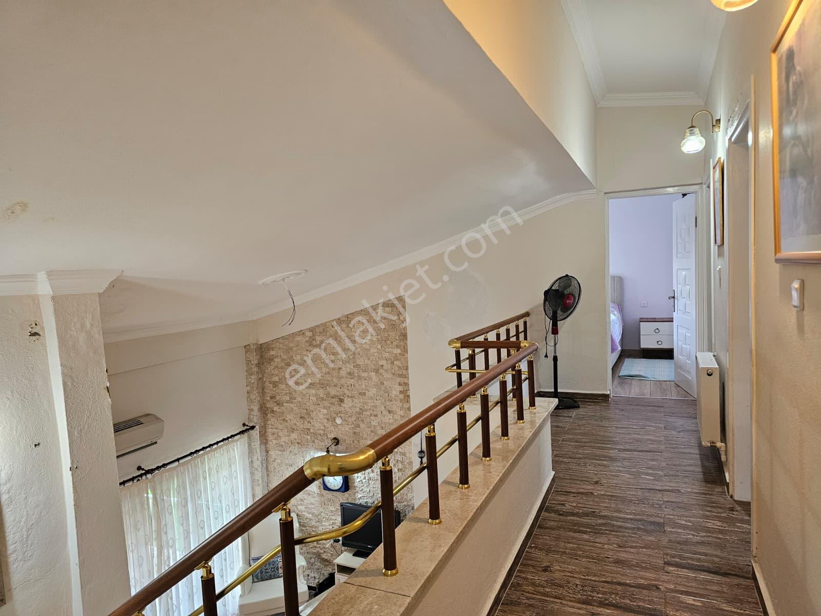 Burhaniye'de Denize Sıfır Sitede Kiralık 3+1 Müstakil Villa - Görsel 22