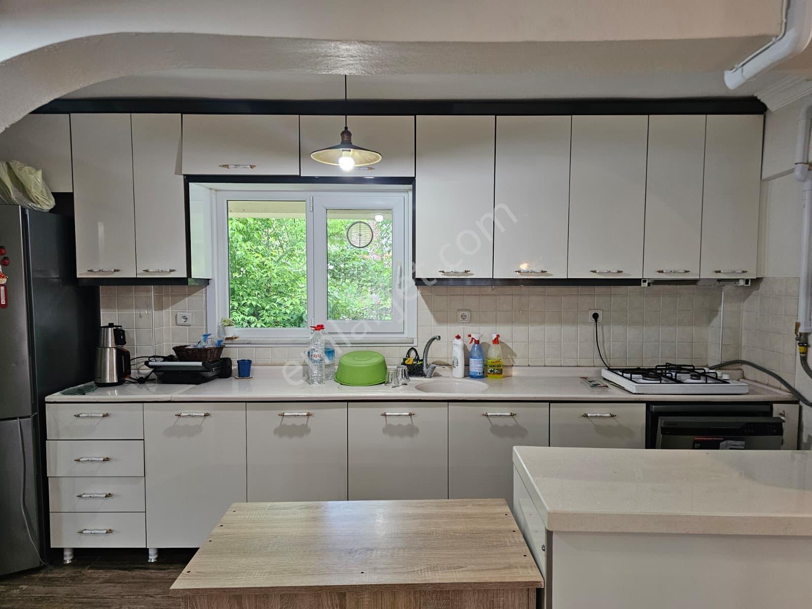 Burhaniye'de Denize Sıfır Sitede Kiralık 3+1 Müstakil Villa - Görsel 8