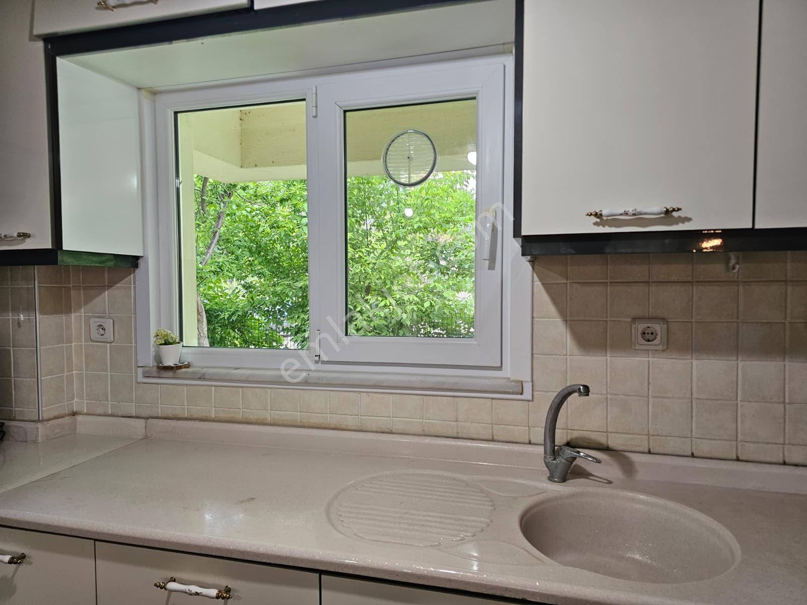 Burhaniye'de Denize Sıfır Sitede Kiralık 3+1 Müstakil Villa - Görsel 11