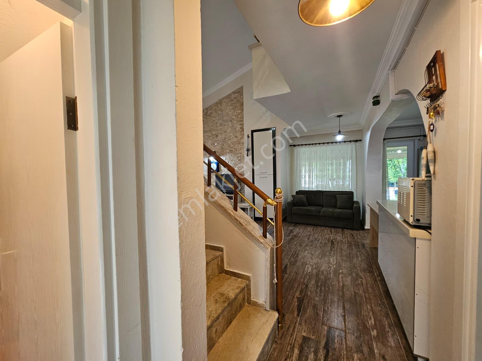 Burhaniye'de Denize Sıfır Sitede Kiralık 3+1 Müstakil Villa - Görsel 21