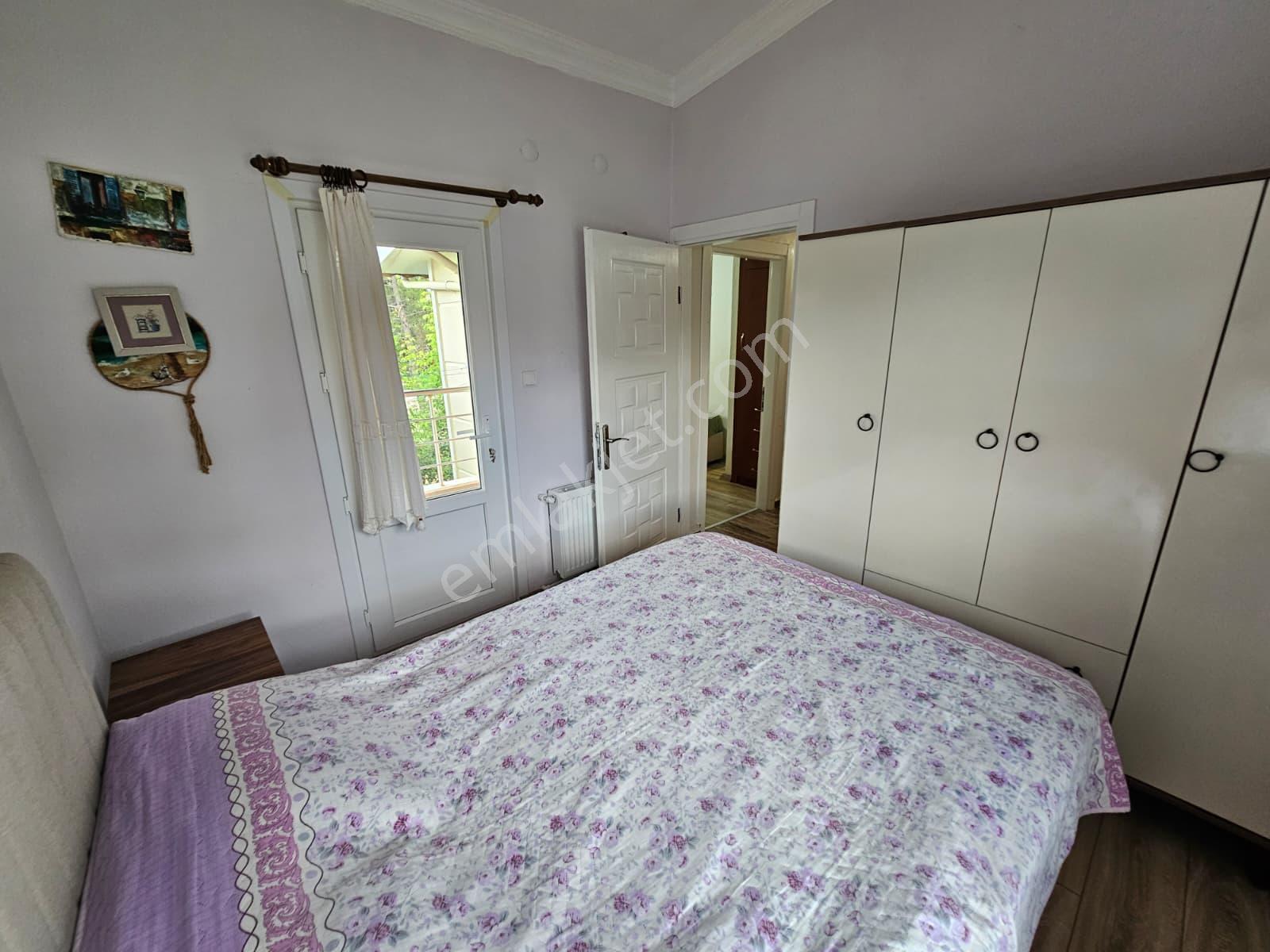 Burhaniye'de Denize Sıfır Sitede Kiralık 3+1 Müstakil Villa - Görsel 27