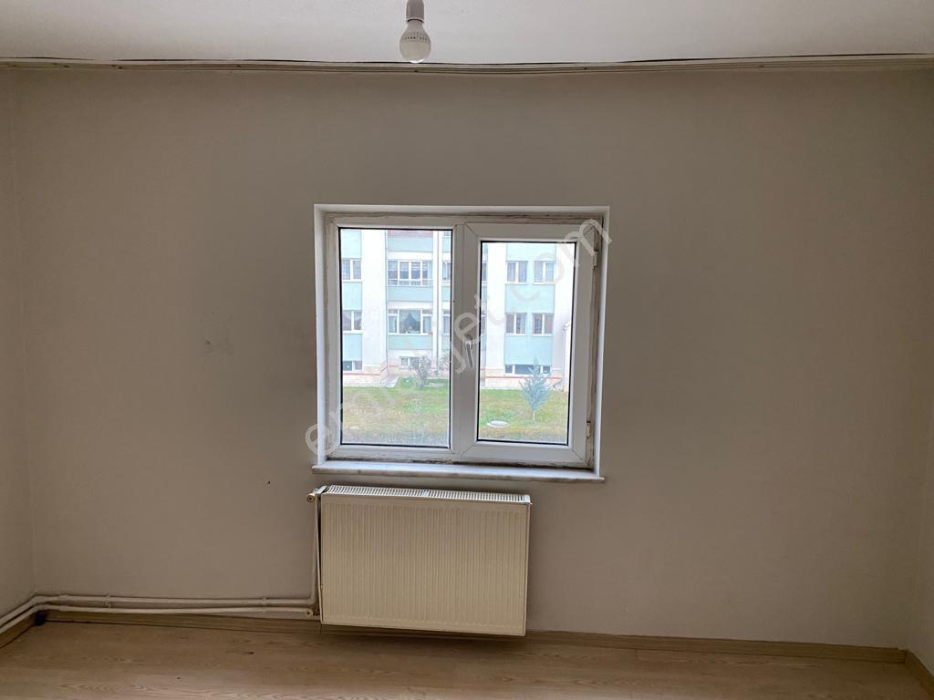 Ulaş Emlak Elvankent Merkezde Site İçerisinde 3. Katta Kombili - Görsel 4