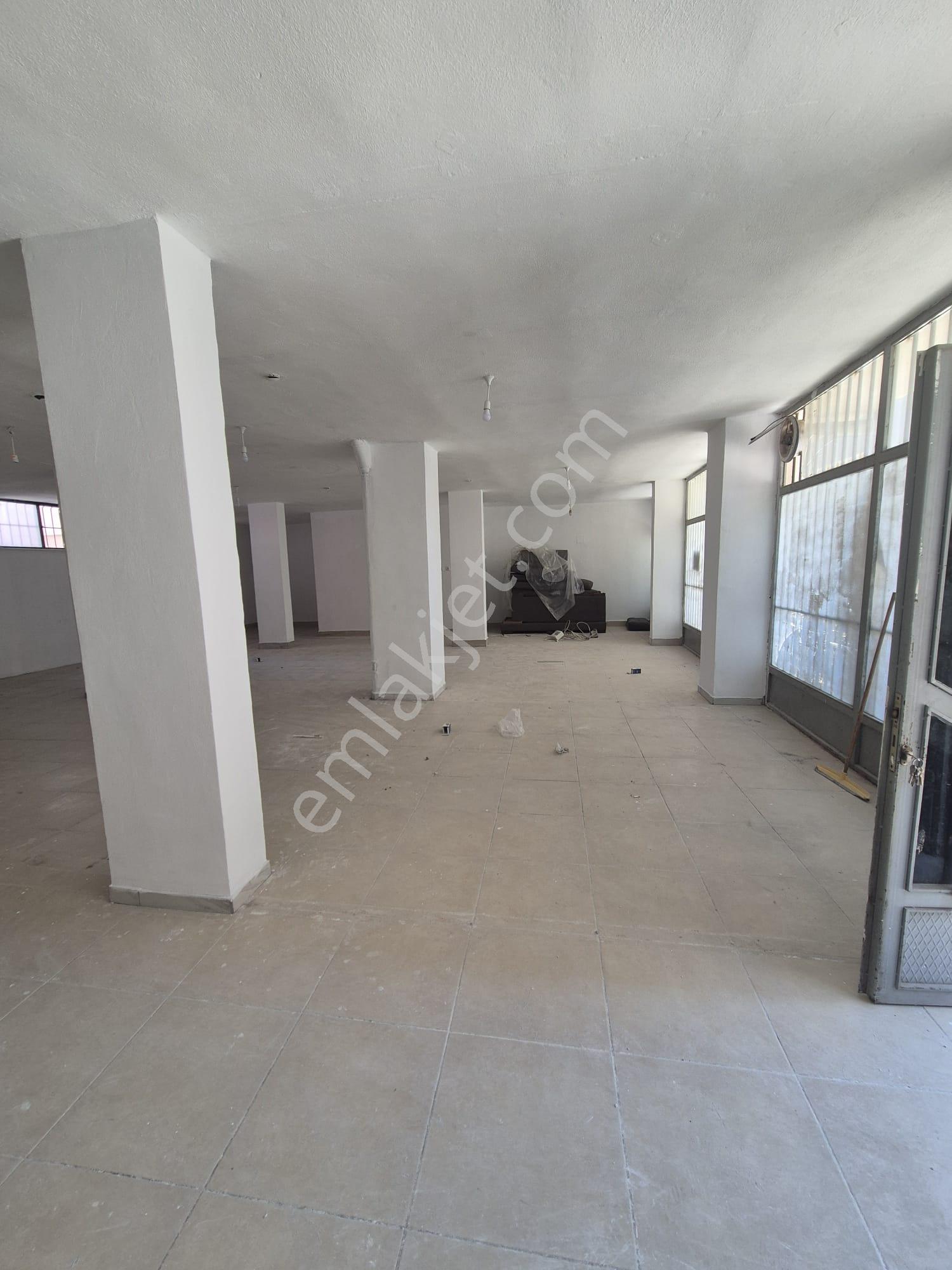 Hacivat Metro Yakınında 180 M² Kiralık Dükkan Depozito Yok! - Görsel 2