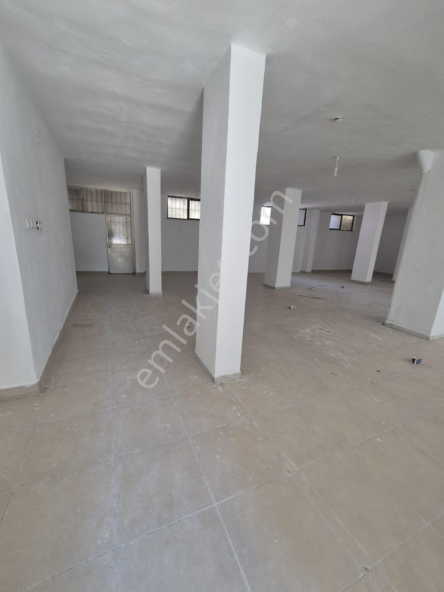 Hacivat Metro Yakınında 180 M² Kiralık Dükkan Depozito Yok! - Görsel 3
